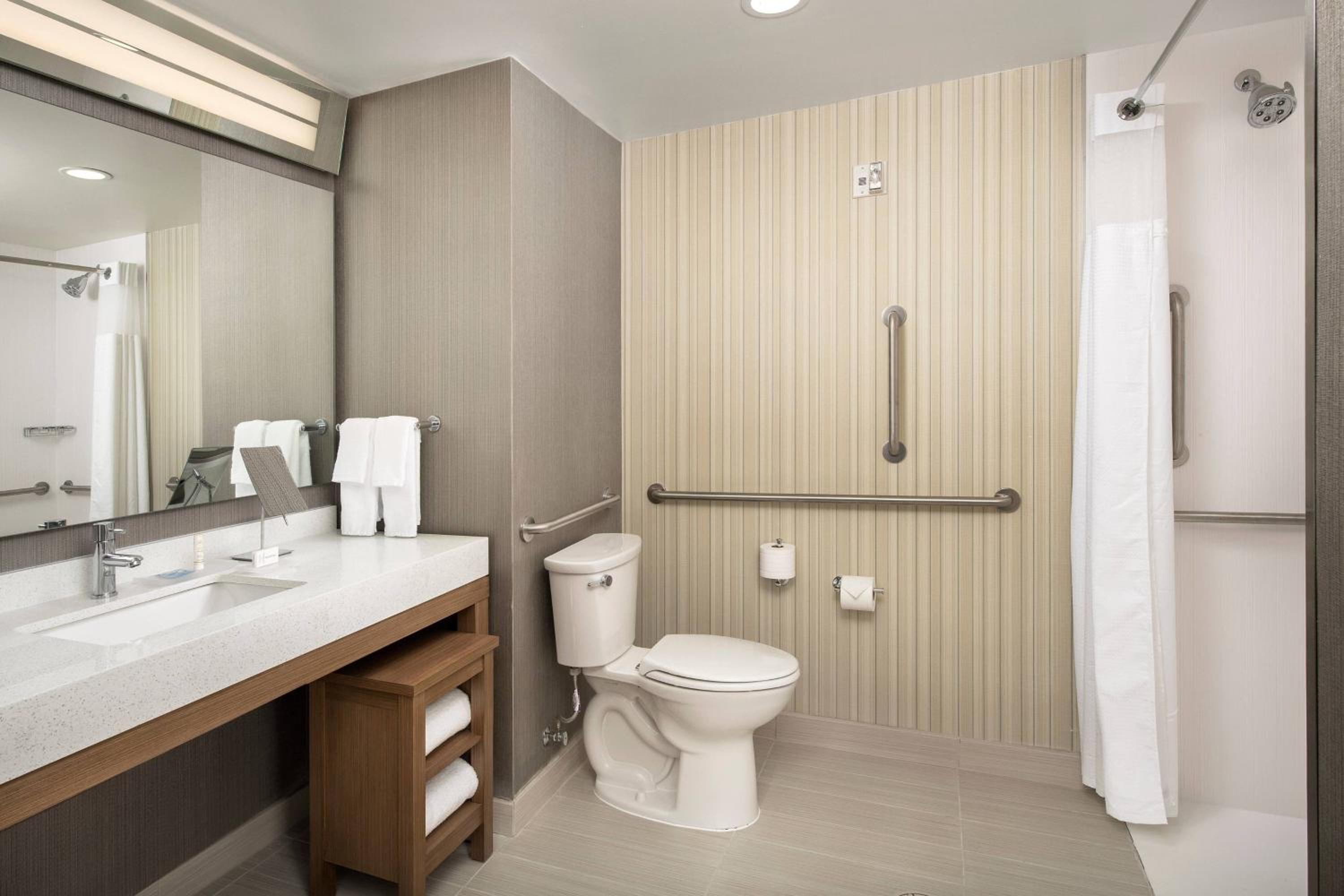 Queen Room with Two Queen Beds - Hearing Accessible - Photo 5