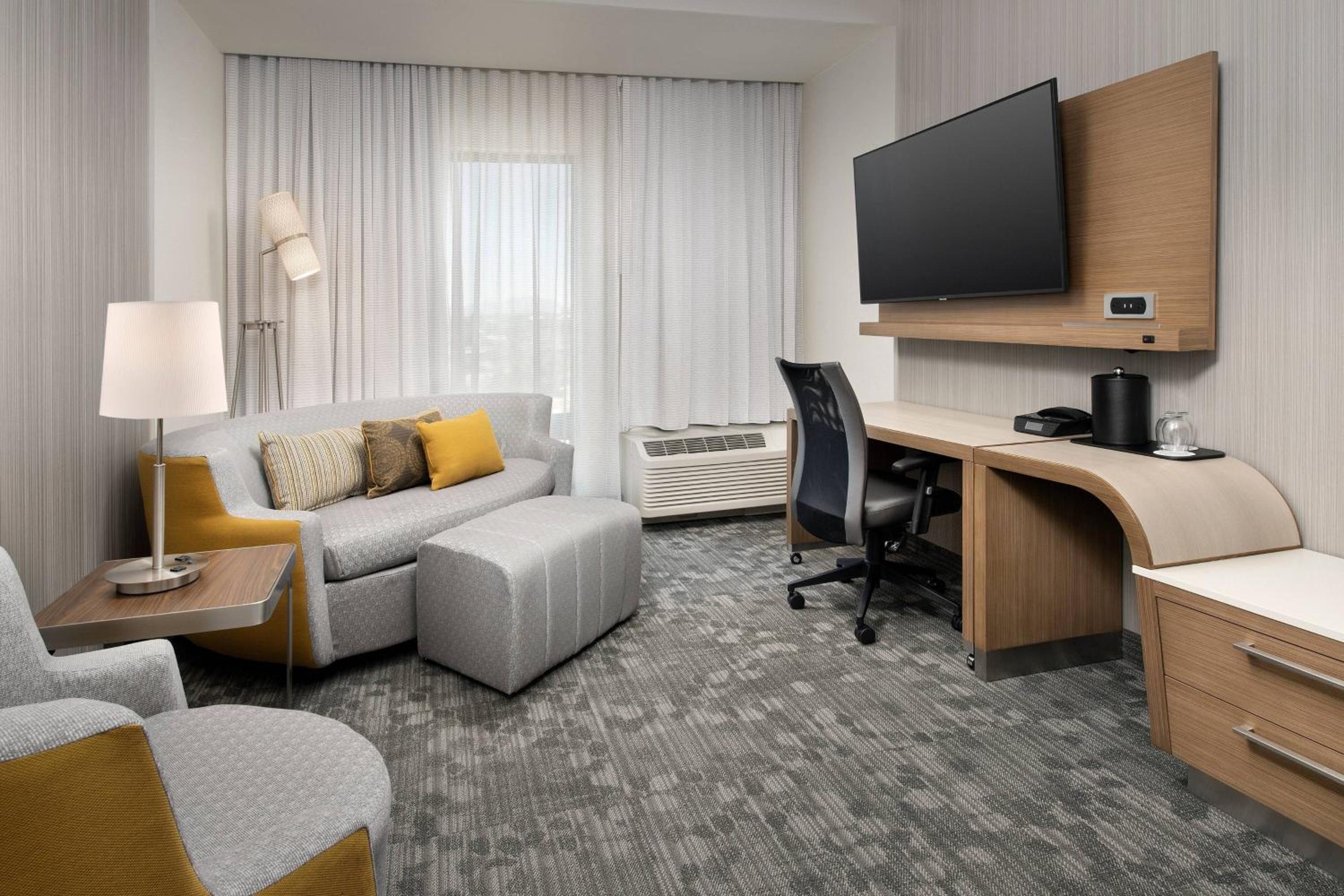 One-Bedroom King Suite with Sofa Bed  - Photo 6