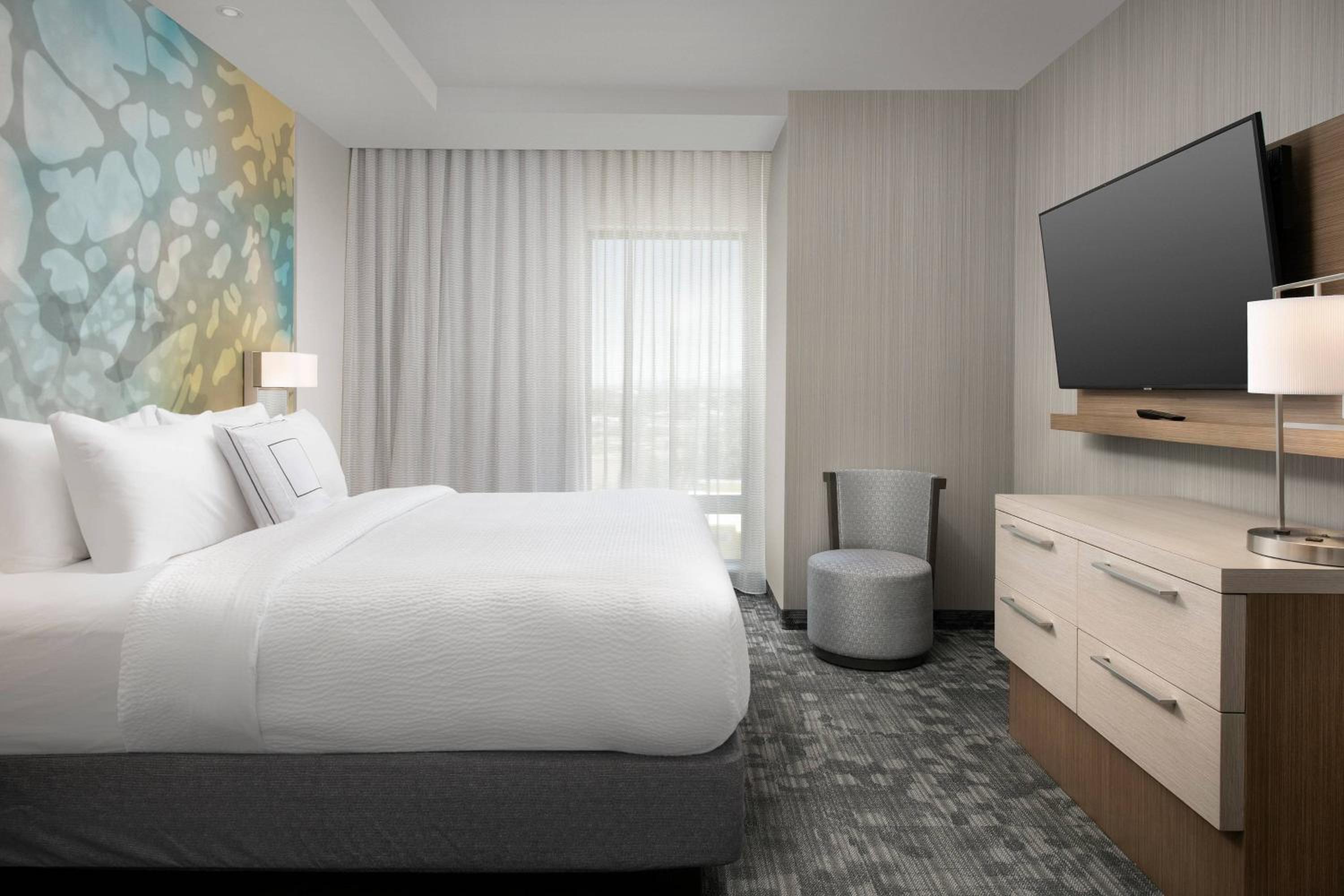 One-Bedroom King Suite with Sofa Bed  - Photo 2