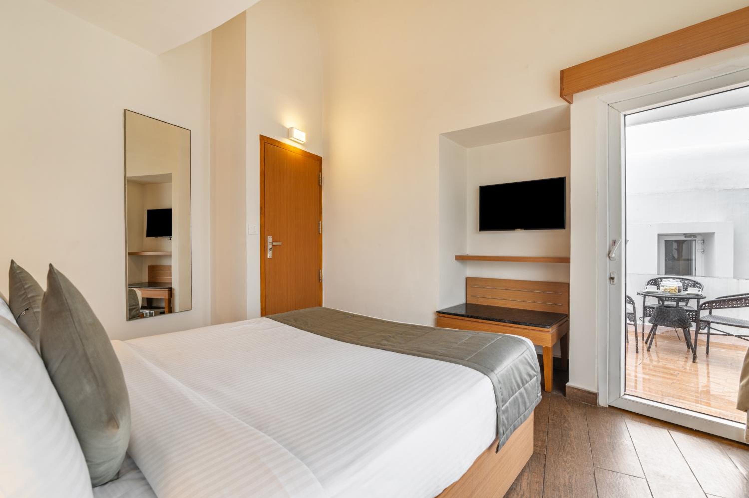 Valley View Privilege suite with Balcony photo 2