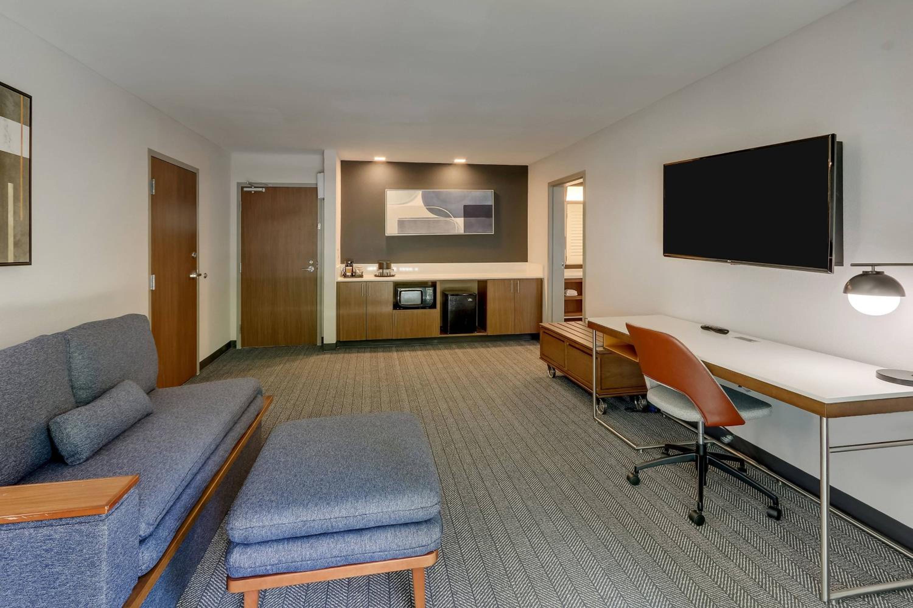 King Suite with Balcony and Sofa Bed - Photo 1
