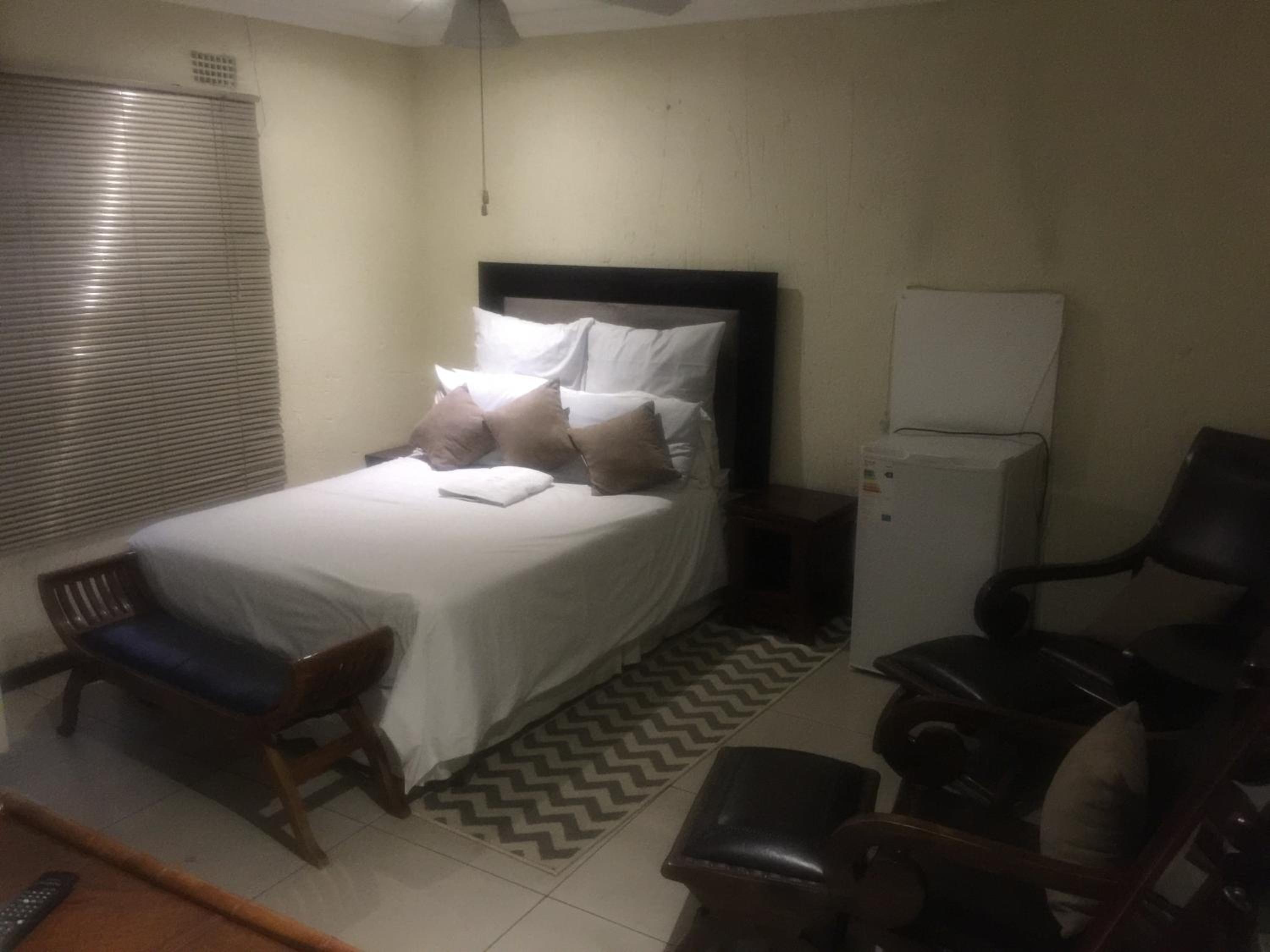 Deluxe Double Room (2 Adults + 1 Child) photo 1