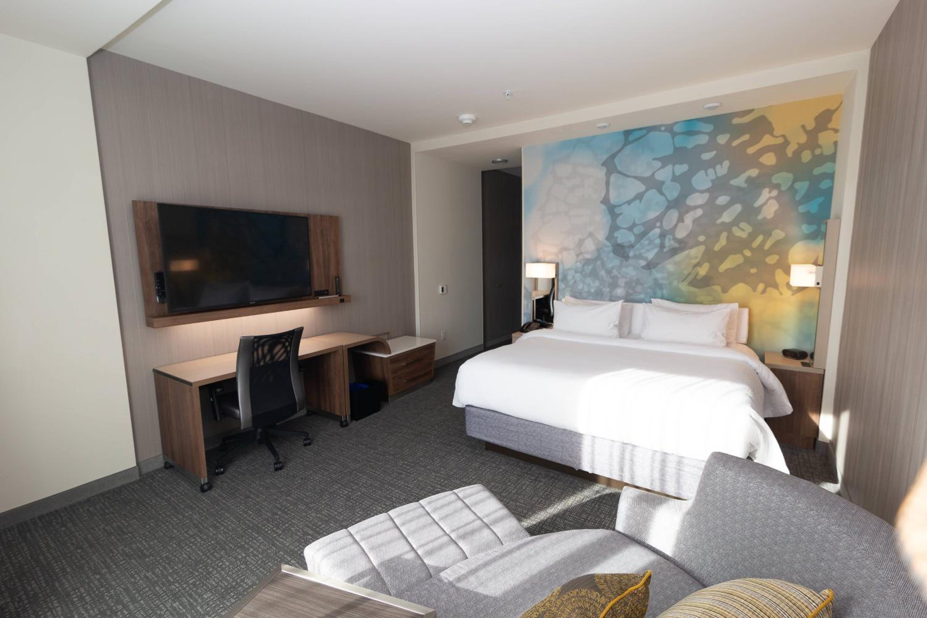 Larger King Room with Sofa Bed - Photo 2
