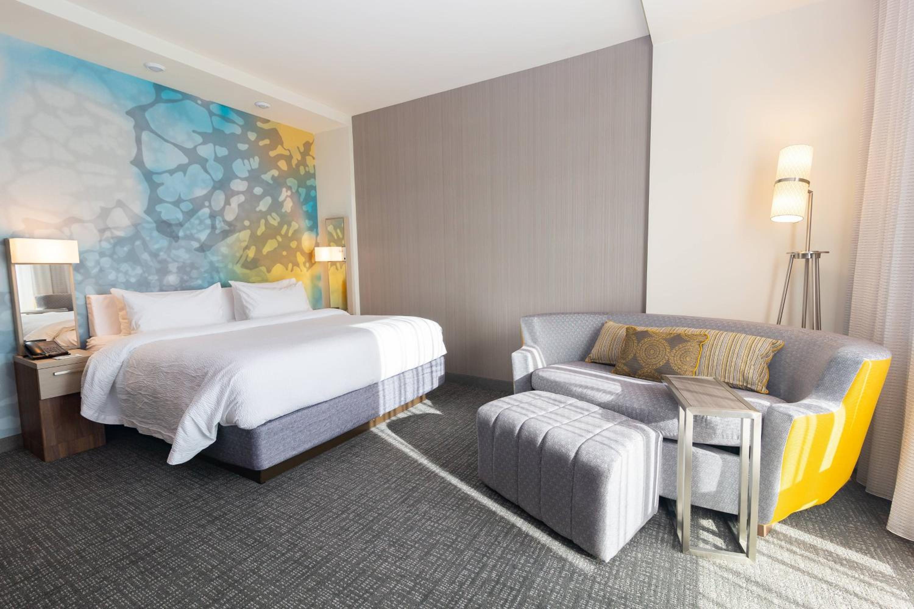 Larger King Room with Sofa Bed - Photo 1