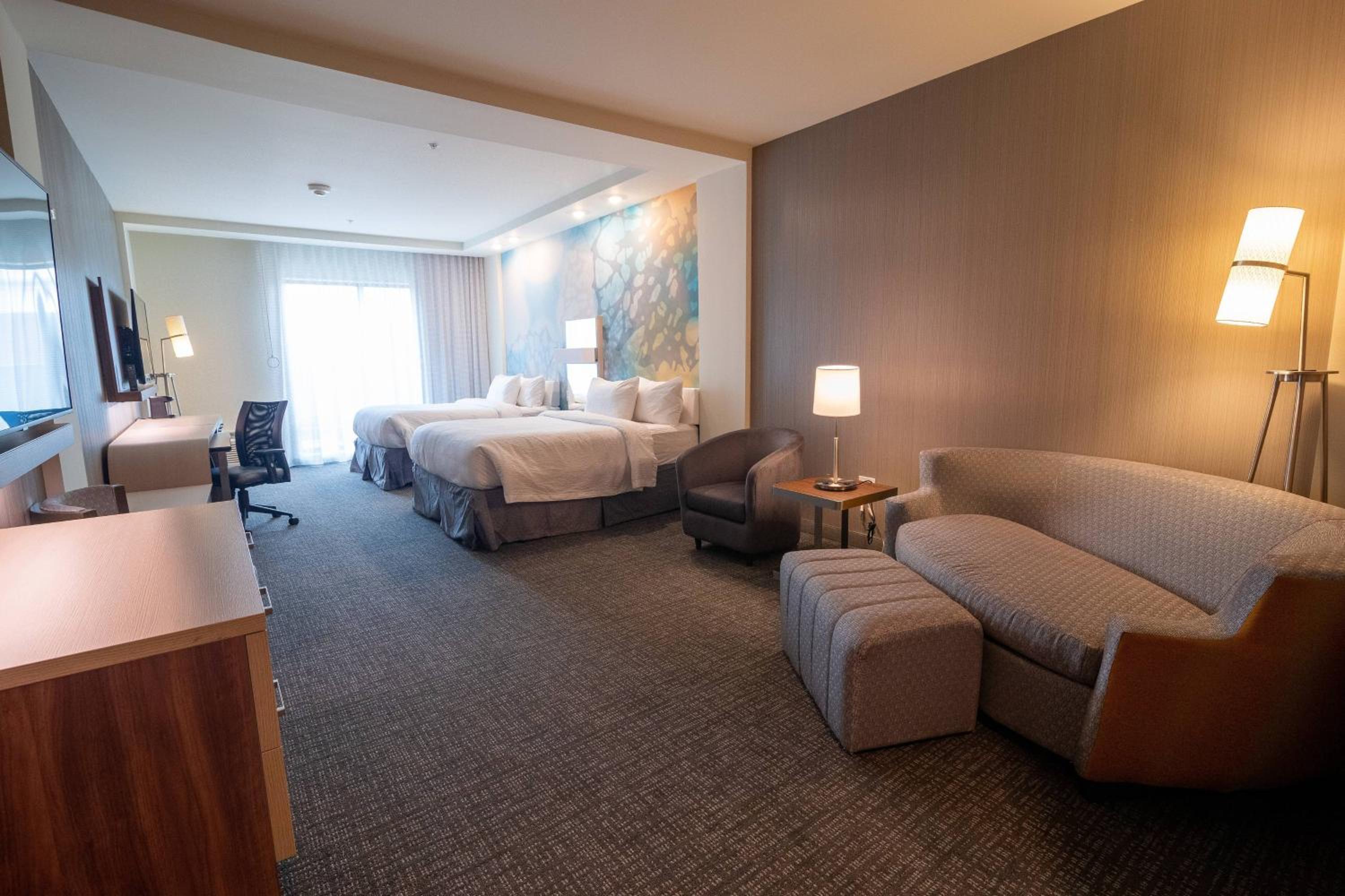 Queen Suite with Two Queen Beds, Bathtub and Sofa Bed - Mobility Access/Hearing Accessible - Photo 2