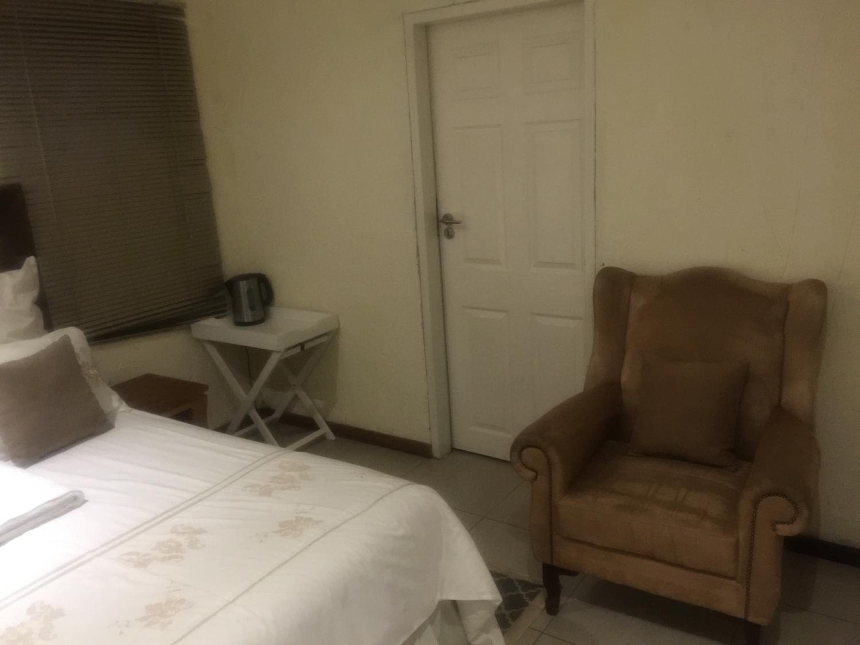Deluxe Double Room (2 Adults + 1 Child) photo 3