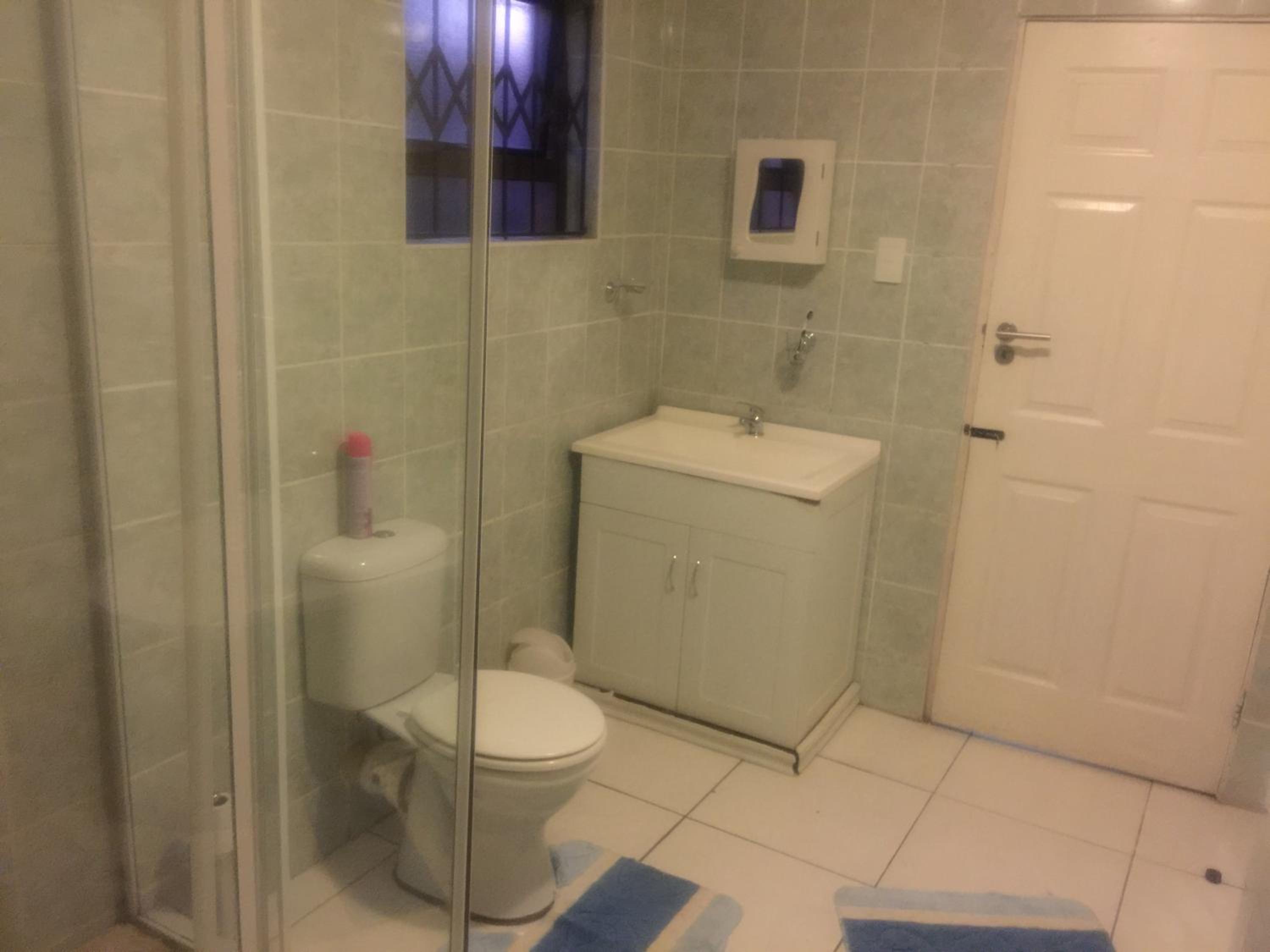 Deluxe Double Room (2 Adults + 1 Child) photo 3