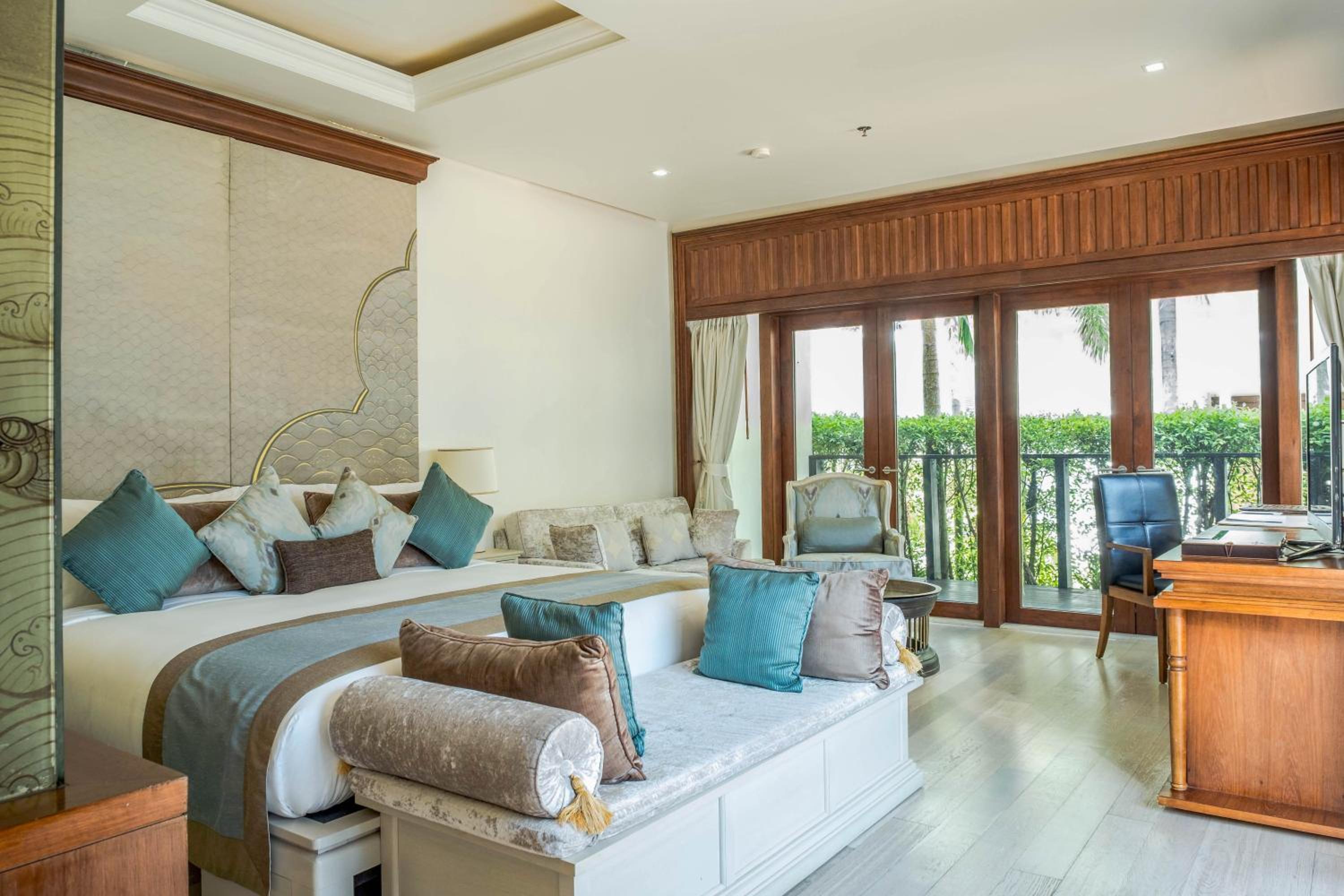 Villa with Private Pool - Photo 11
