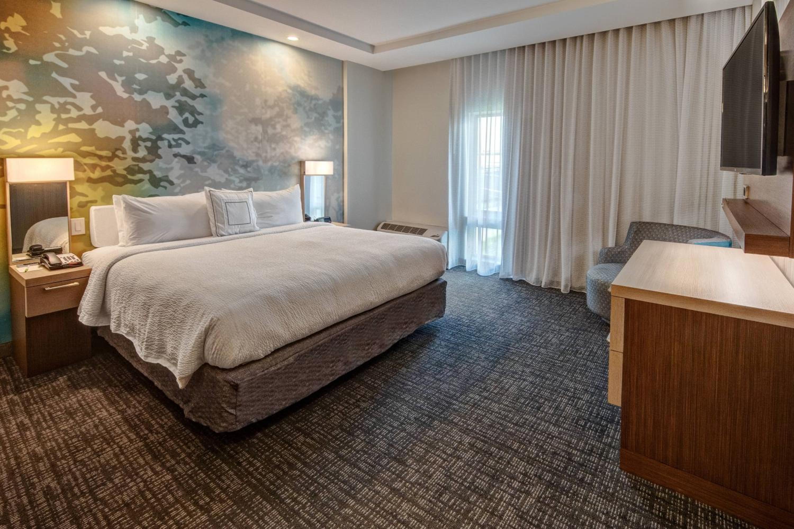 One-Bedroom Corner King Suite with Sofa Bed - Hearing Accessible