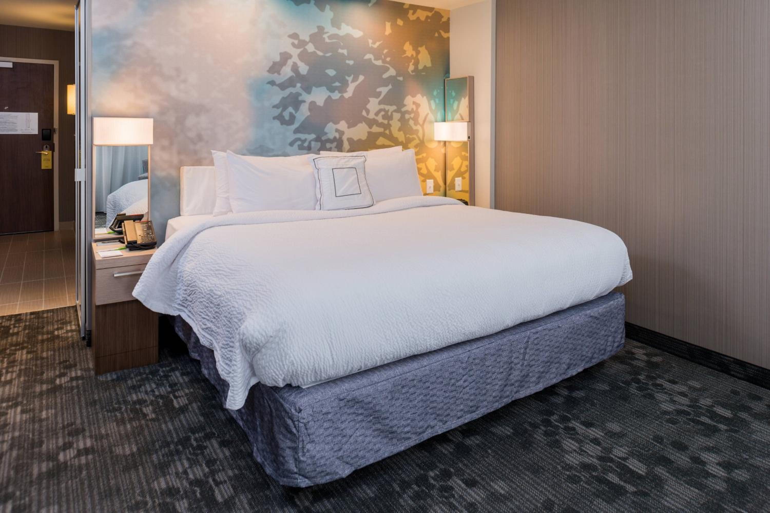 King Room with Bathtub - Mobility Access photo 2