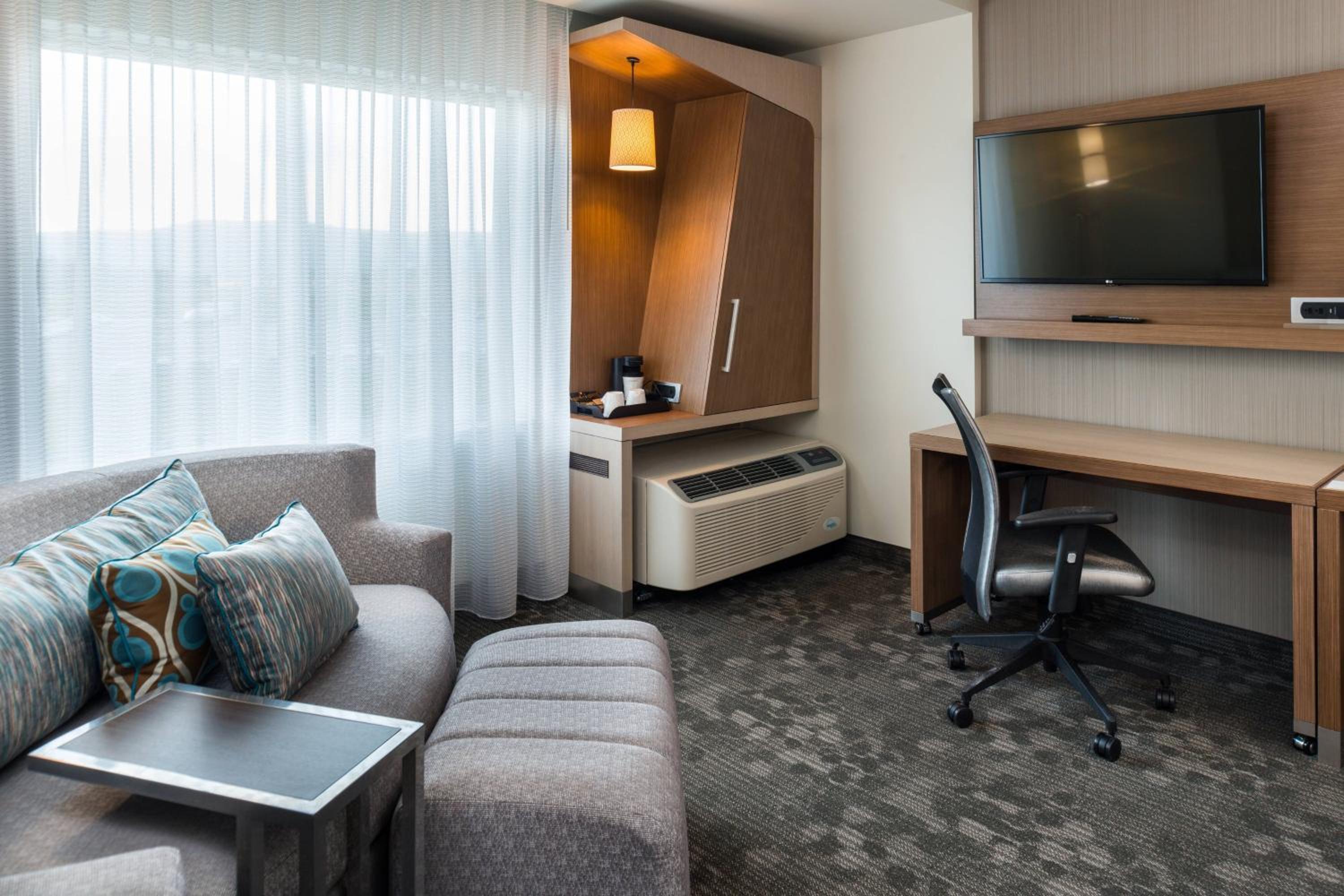 King Room with Roll-In Shower - Mobility Access/Hearing Accessible