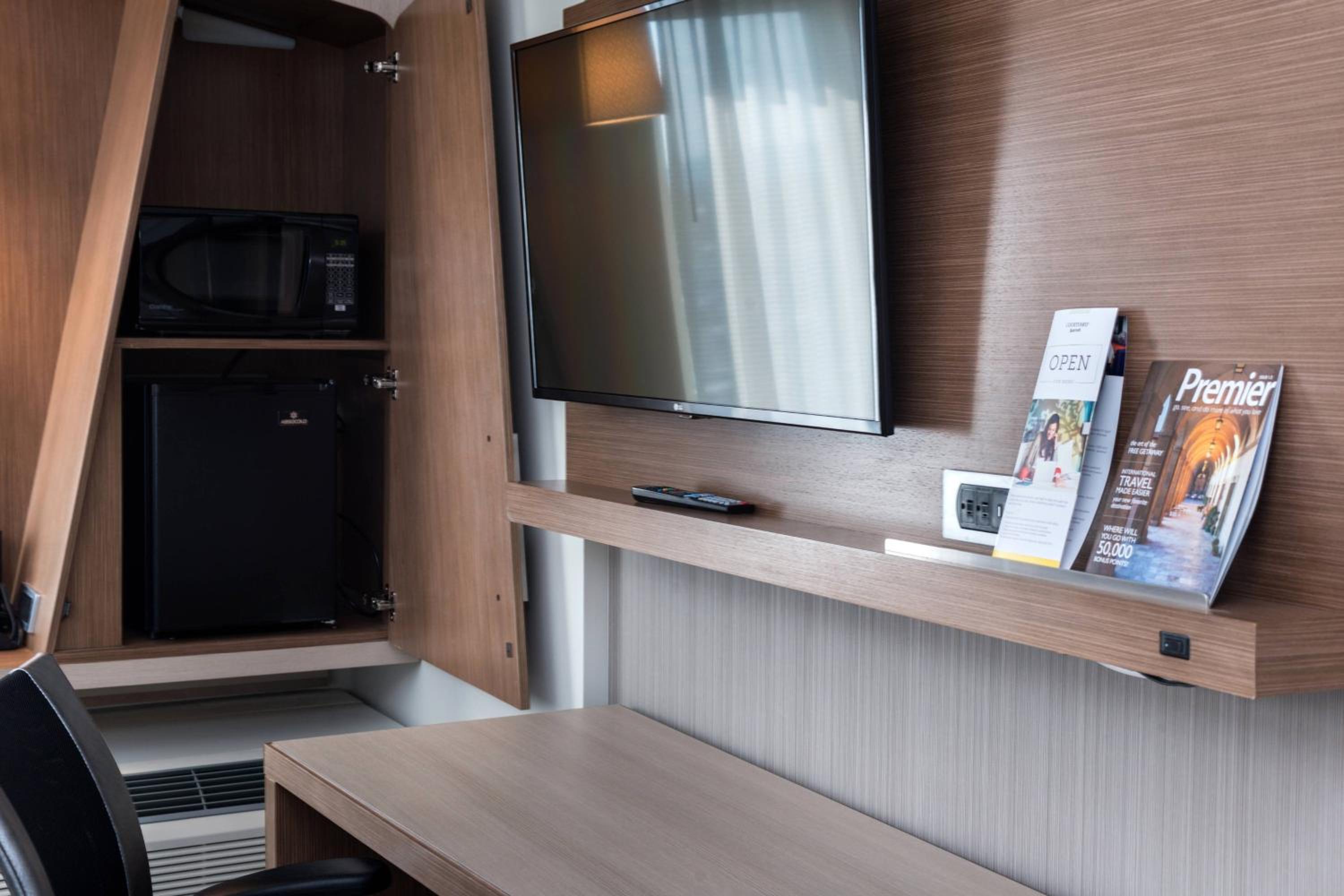 King Room with Sofa Bed - Hearing Accessible