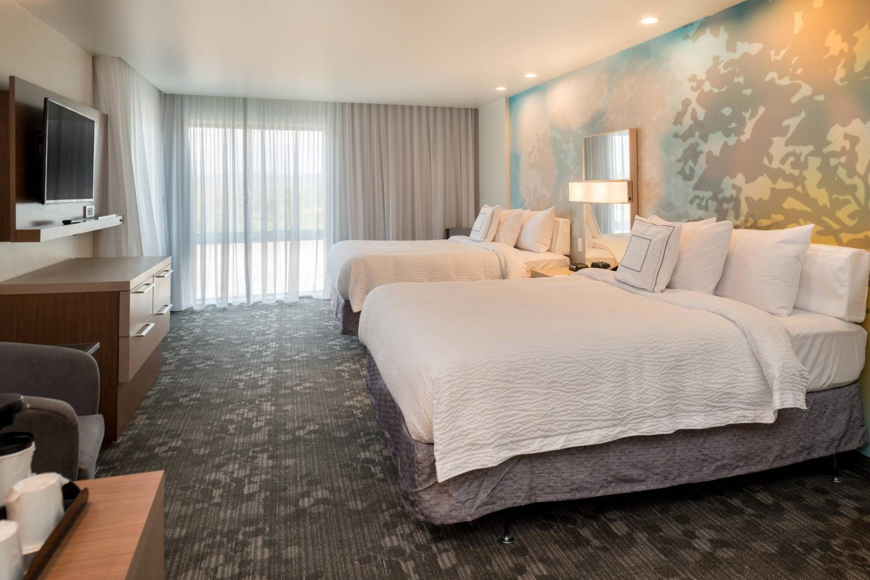 Queen Suite with Two Queen Beds and Sofa Bed - Hearing Accessible photo 2