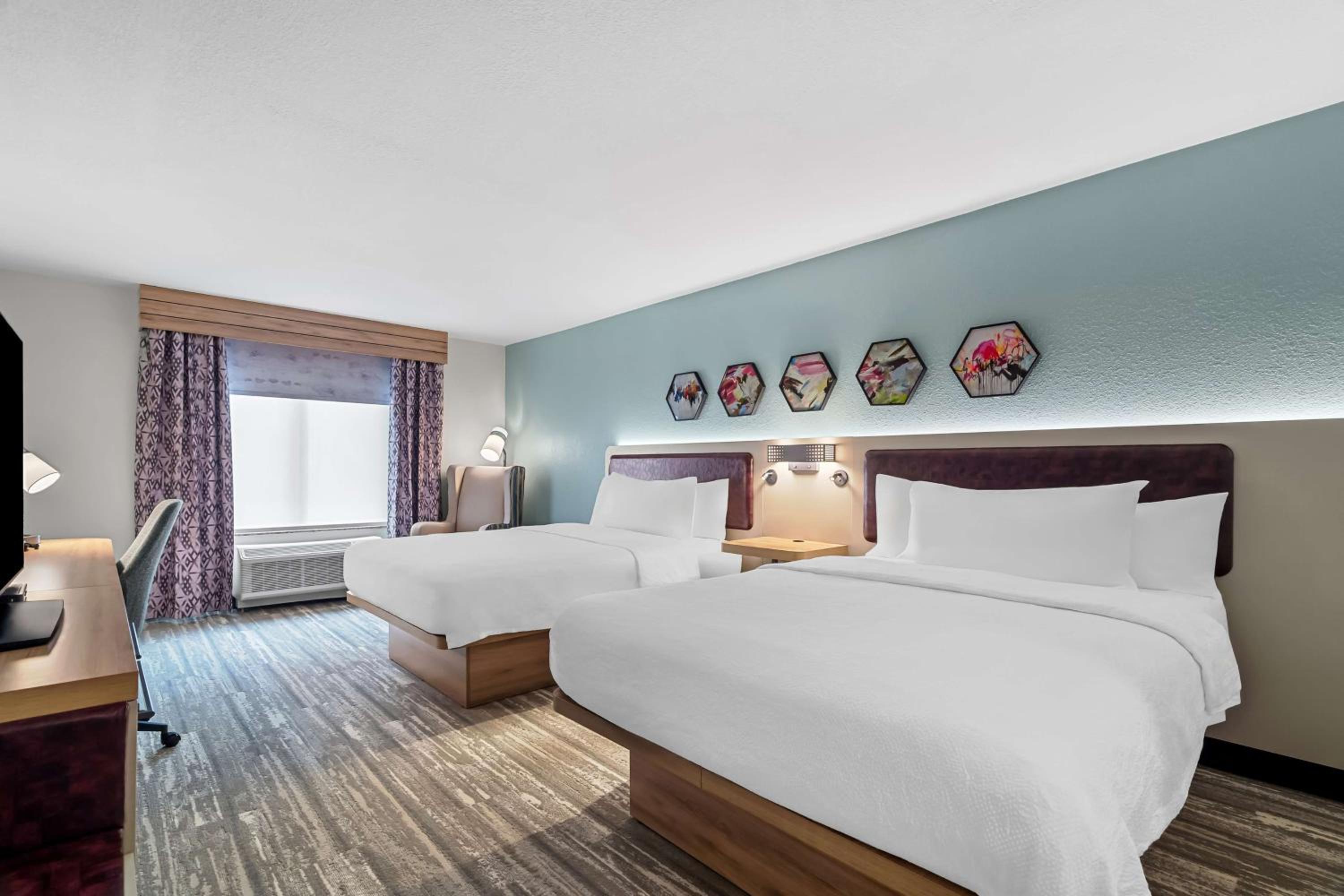 Queen Room with Two Queen Beds and Accessible Tub - Mobility Access