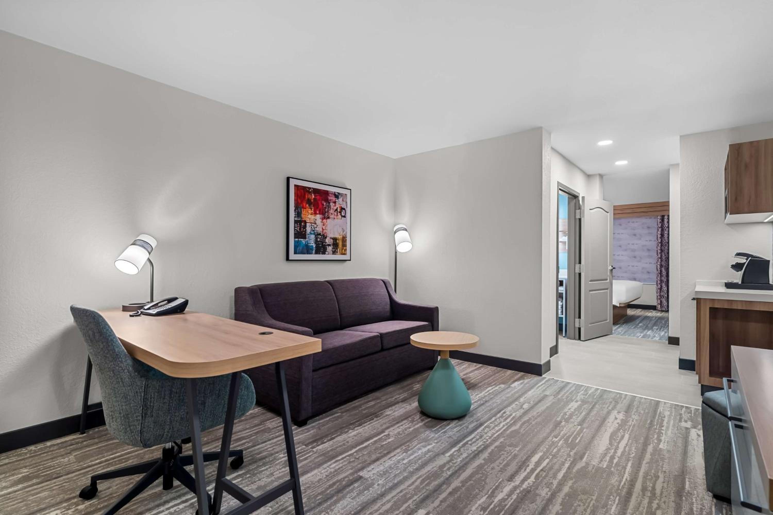 Junior King Suite with Seating Area photo 3