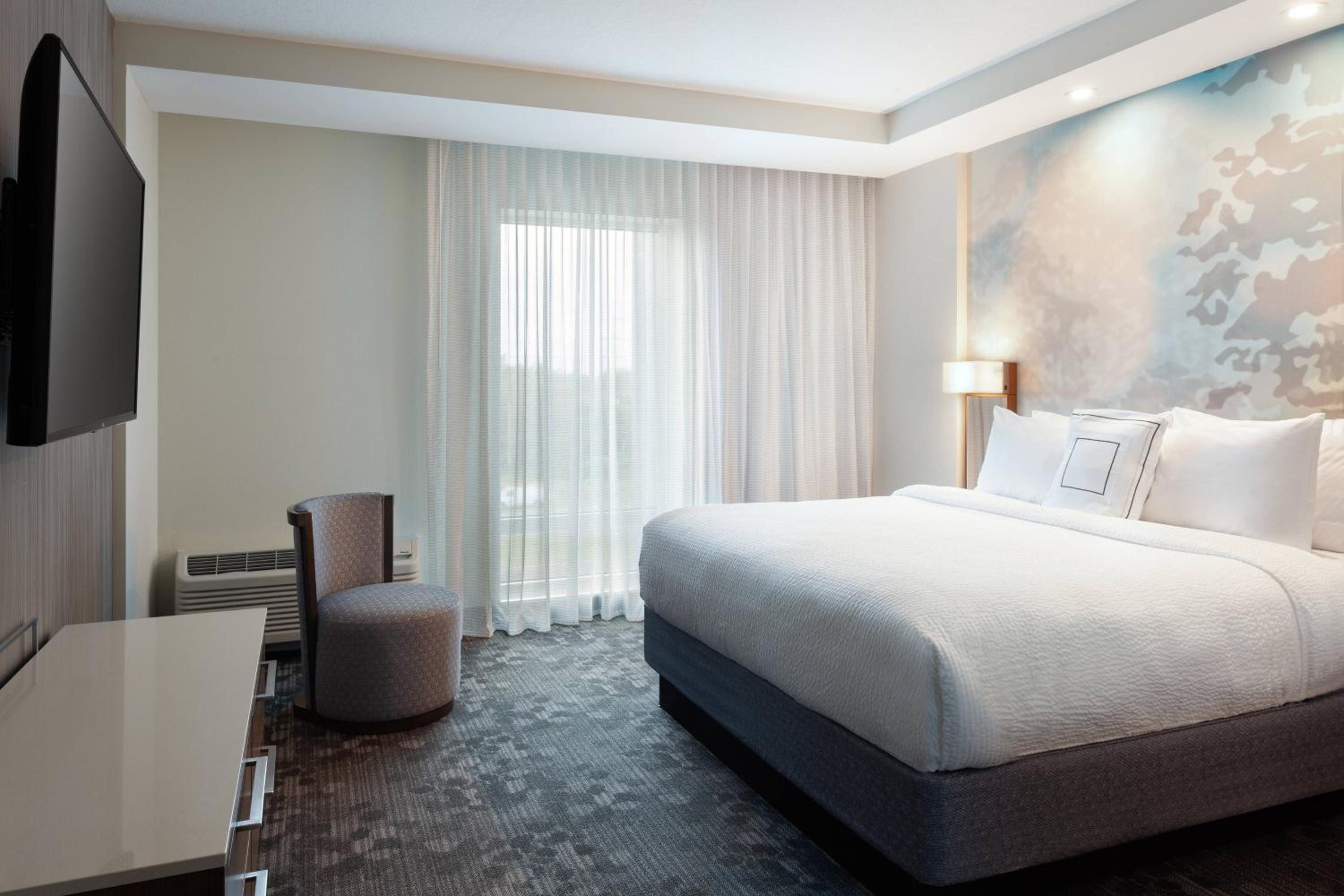 One-Bedroom King Suite with Sitting Area and Sofa Bed - Photo 2