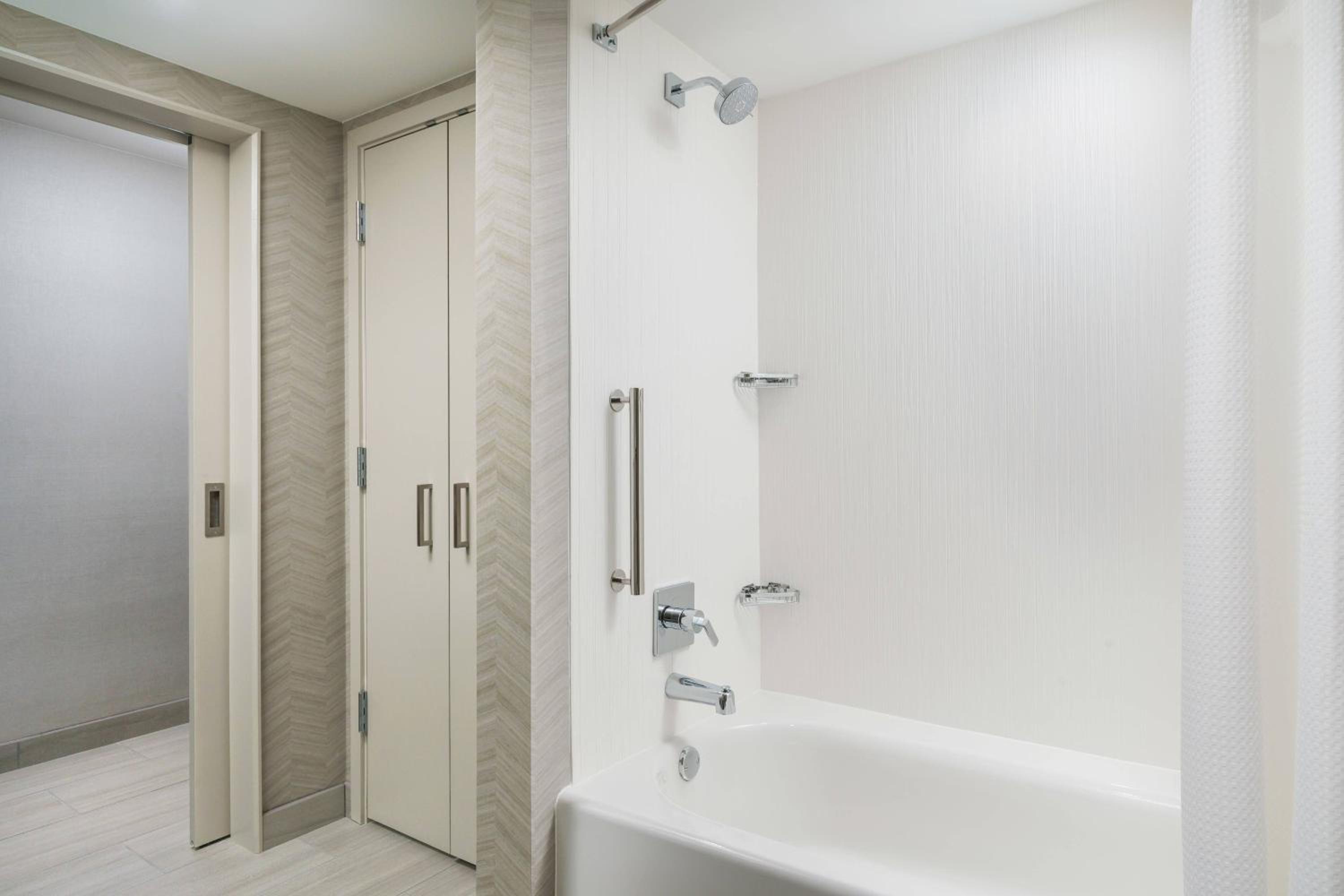 Queen Room with Two Queen Beds - Hearing Accessible