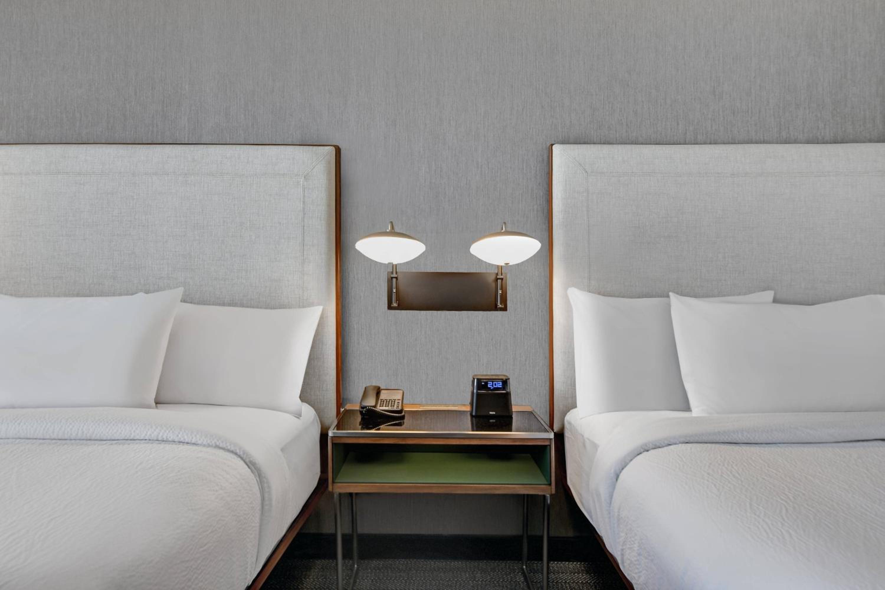 Queen Suite with Two Queen Beds - Photo 3