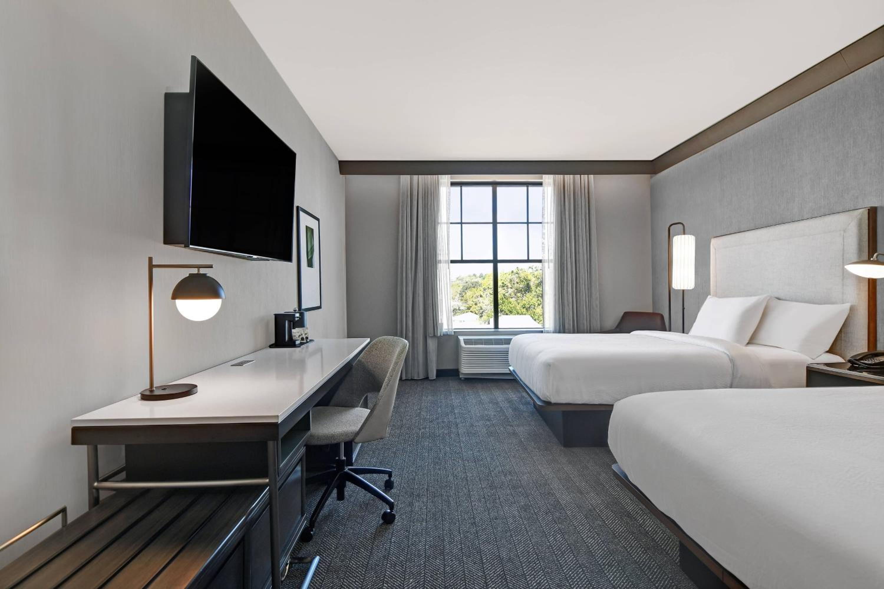 Queen Suite with Two Queen Beds - Photo 2