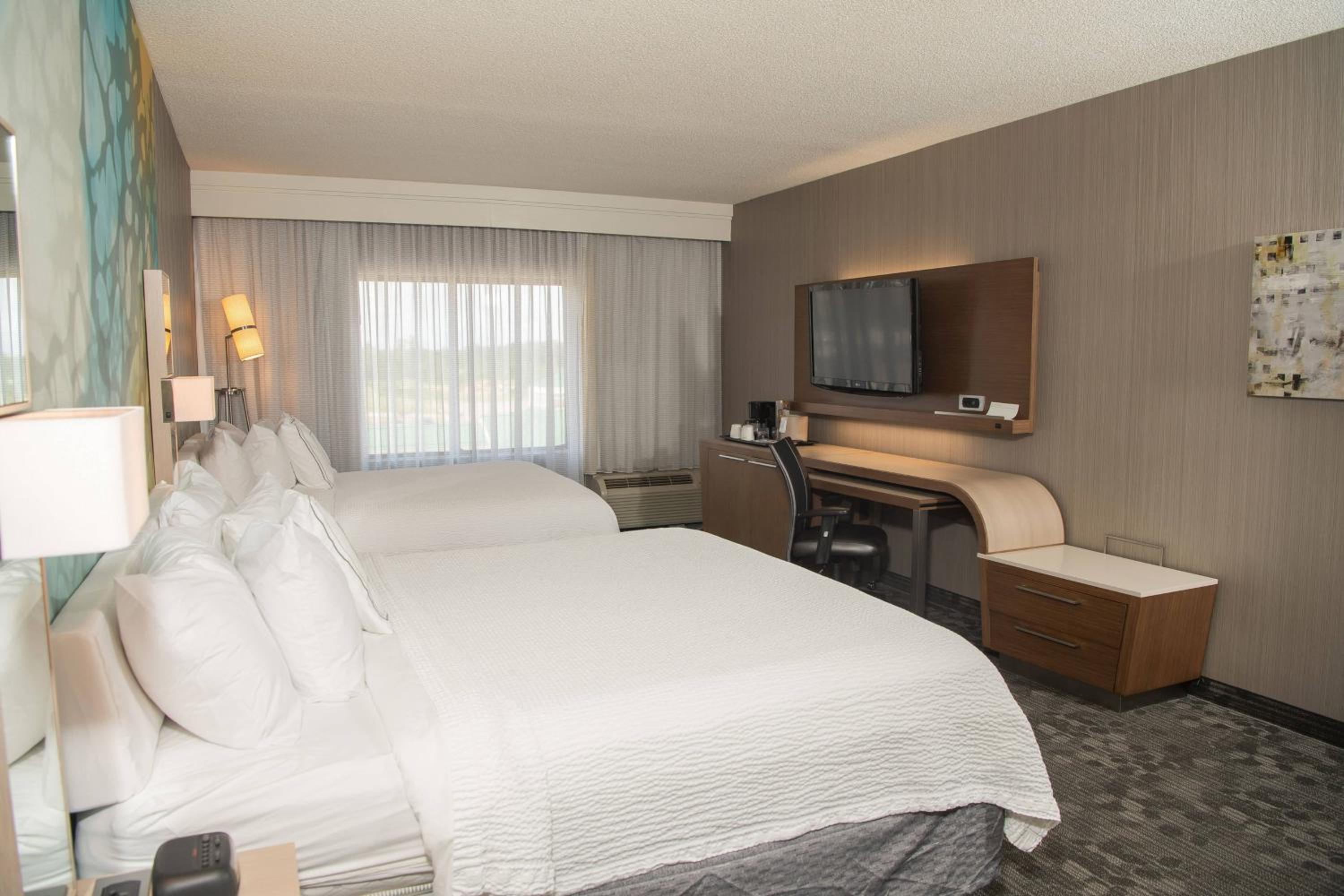 Queen Room with Two Queen Beds and Adapted Tub - Mobility and Hearing Accessible photo 1