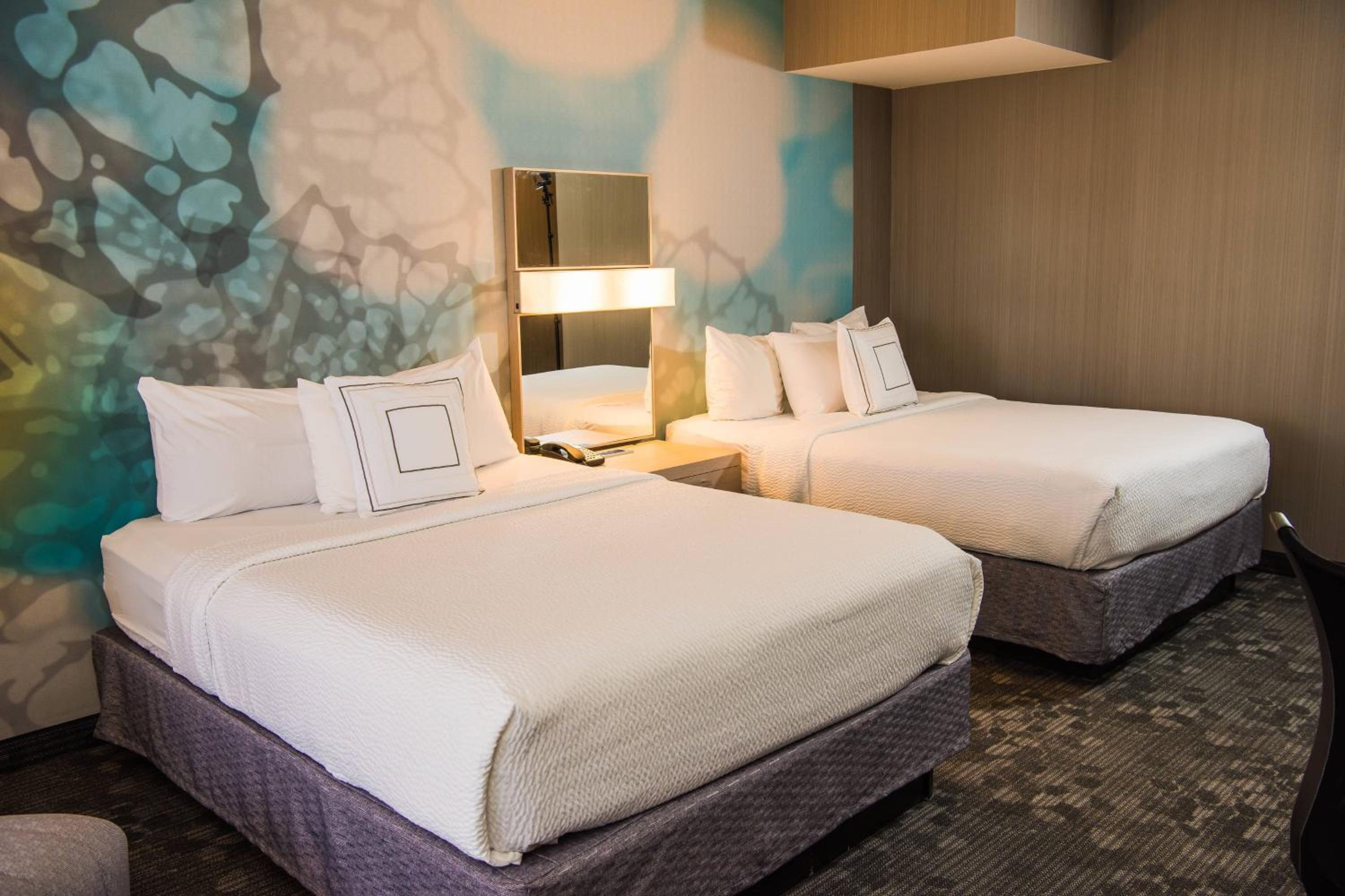 Queen Room with Two Queen Beds and Adapted Tub - Mobility and Hearing Accessible photo 2