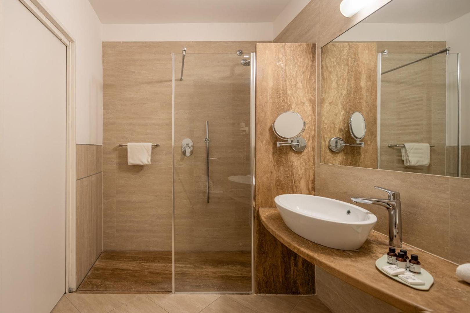 Deluxe Triple Room with Pool View