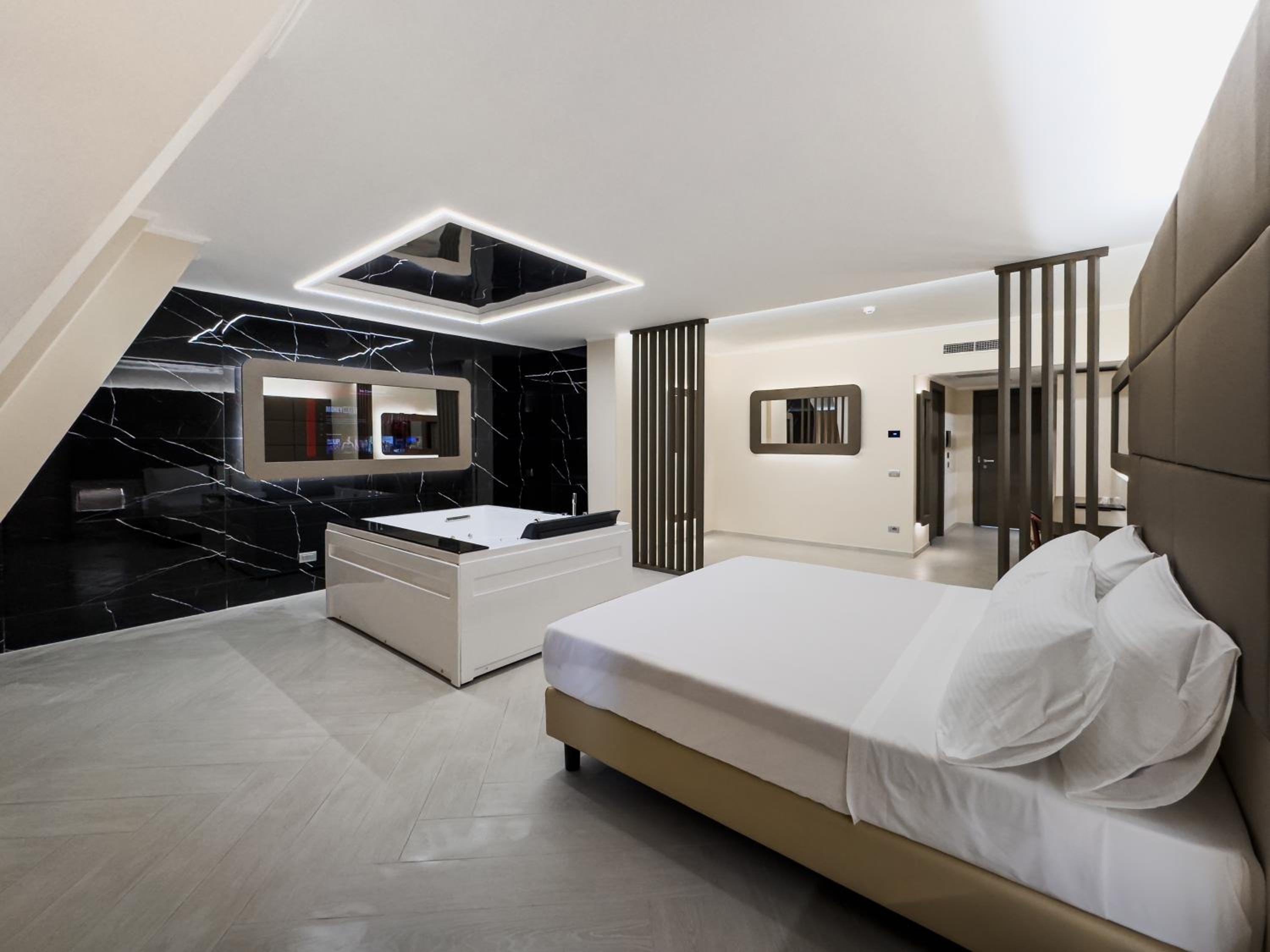 Suite with Hot Tub