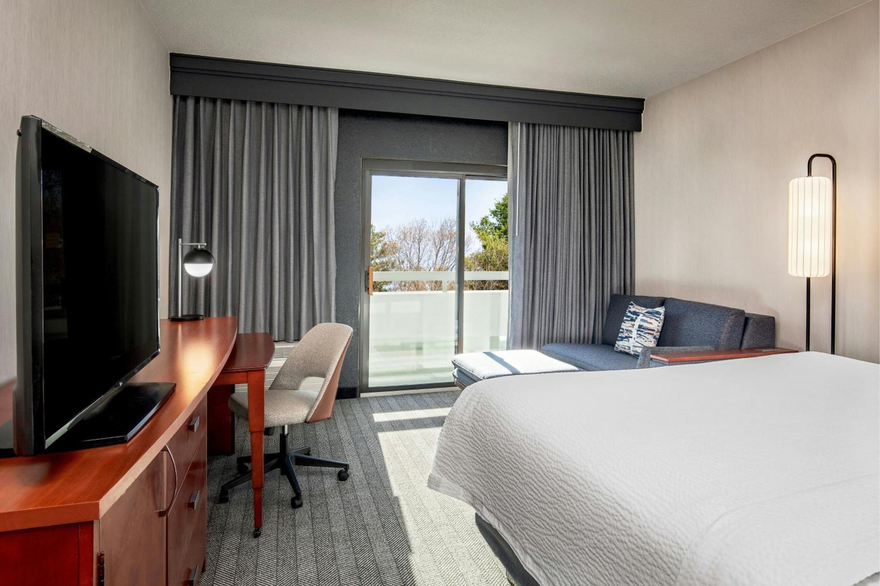 King Room with Sofa Bed and Courtyard View - Hearing Accessible - Photo 1