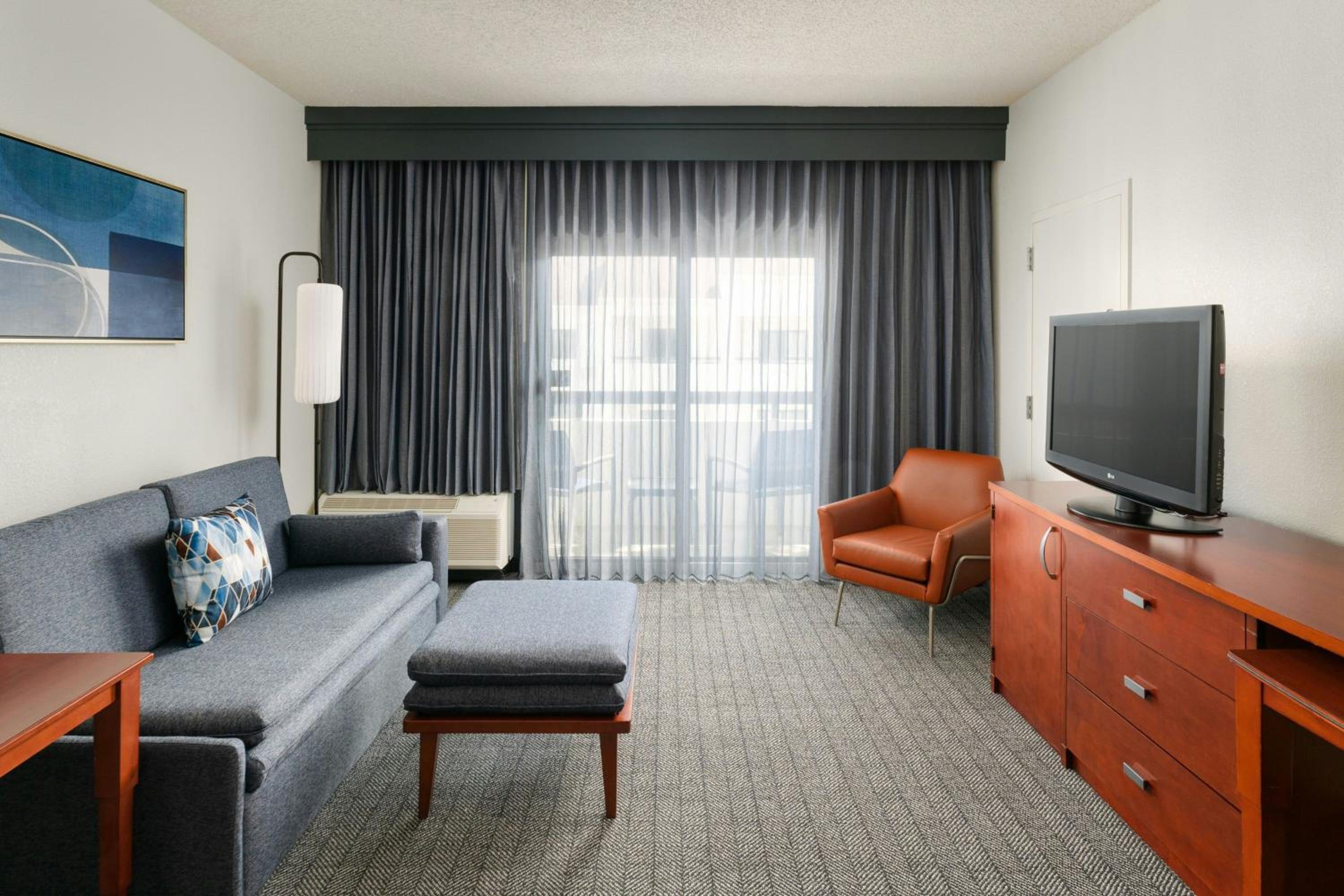 Suite with Two Double Beds and Sofa Bed - Hearing Accessible - Photo 2