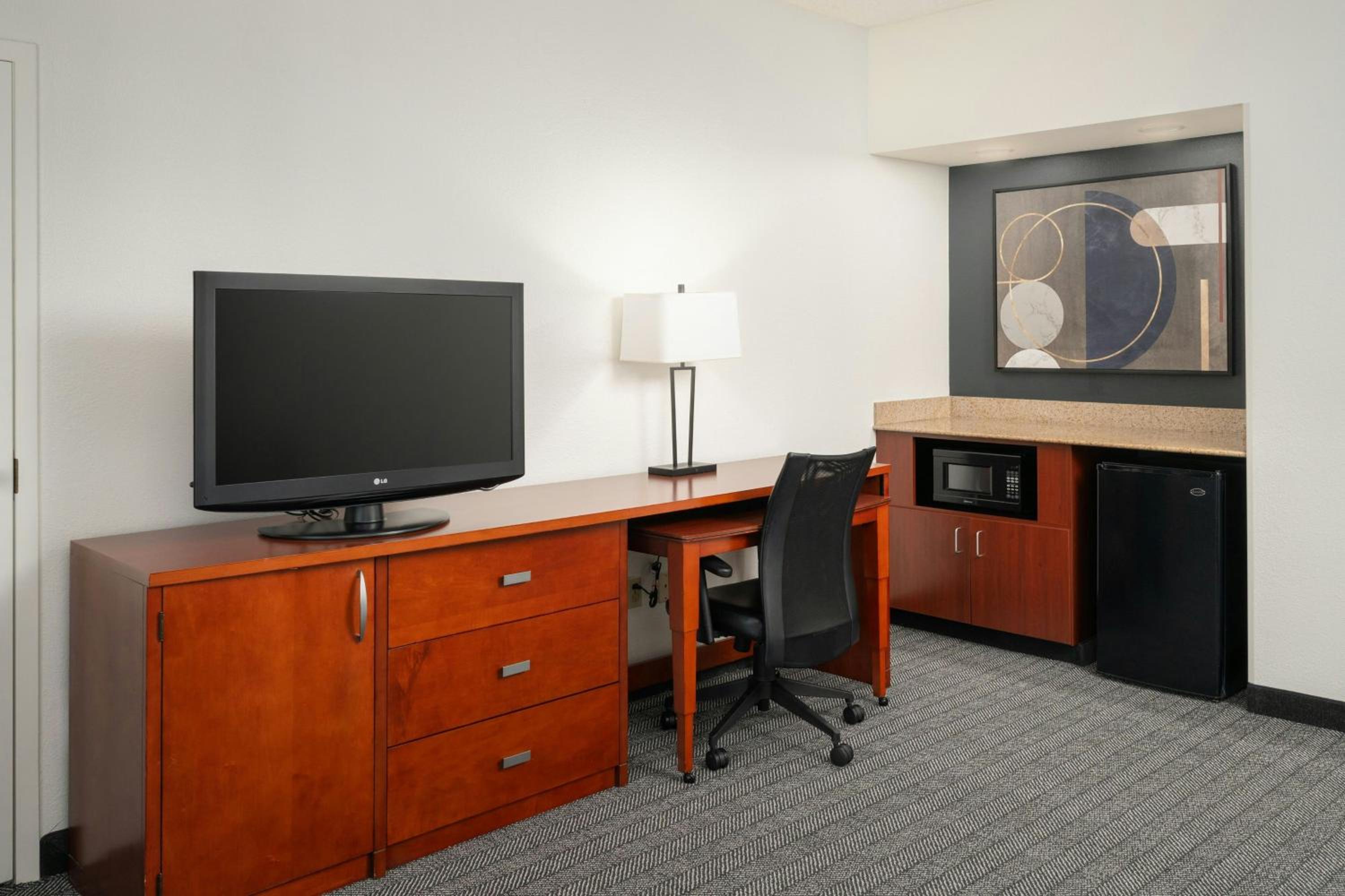 Suite with Two Double Beds and Sofa Bed - Hearing Accessible - Photo 5