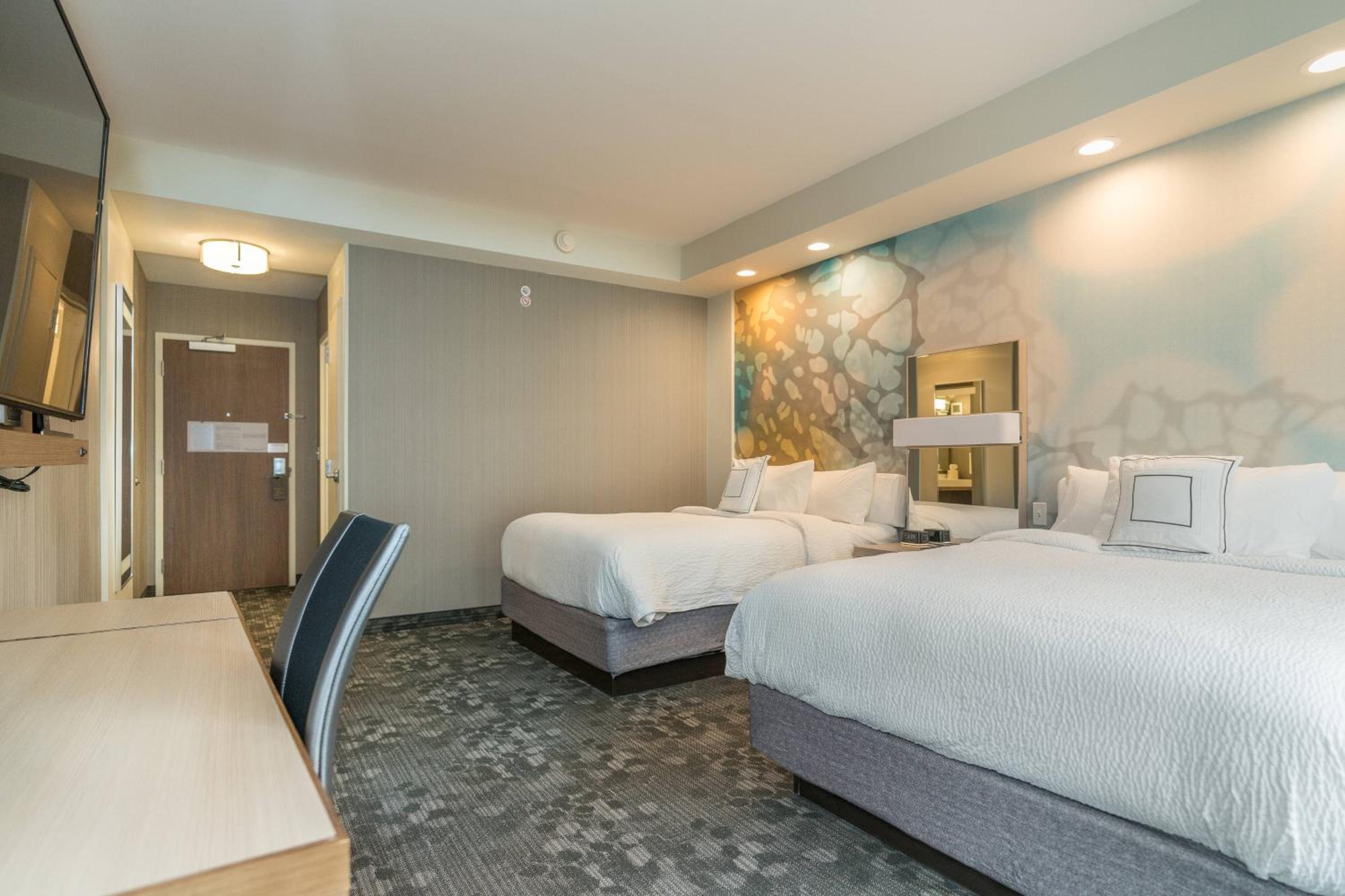 Queen Room with Two Queen Beds - Hearing Accessible photo 2