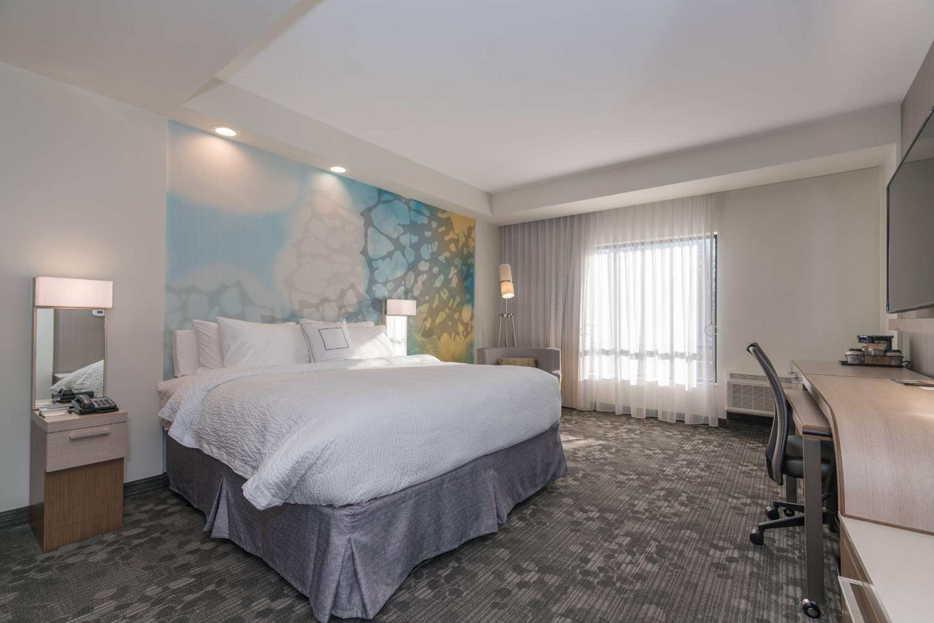 King Room with Sofa Bed and Adapted Tub - Mobility and Hearing Accessible photo 1