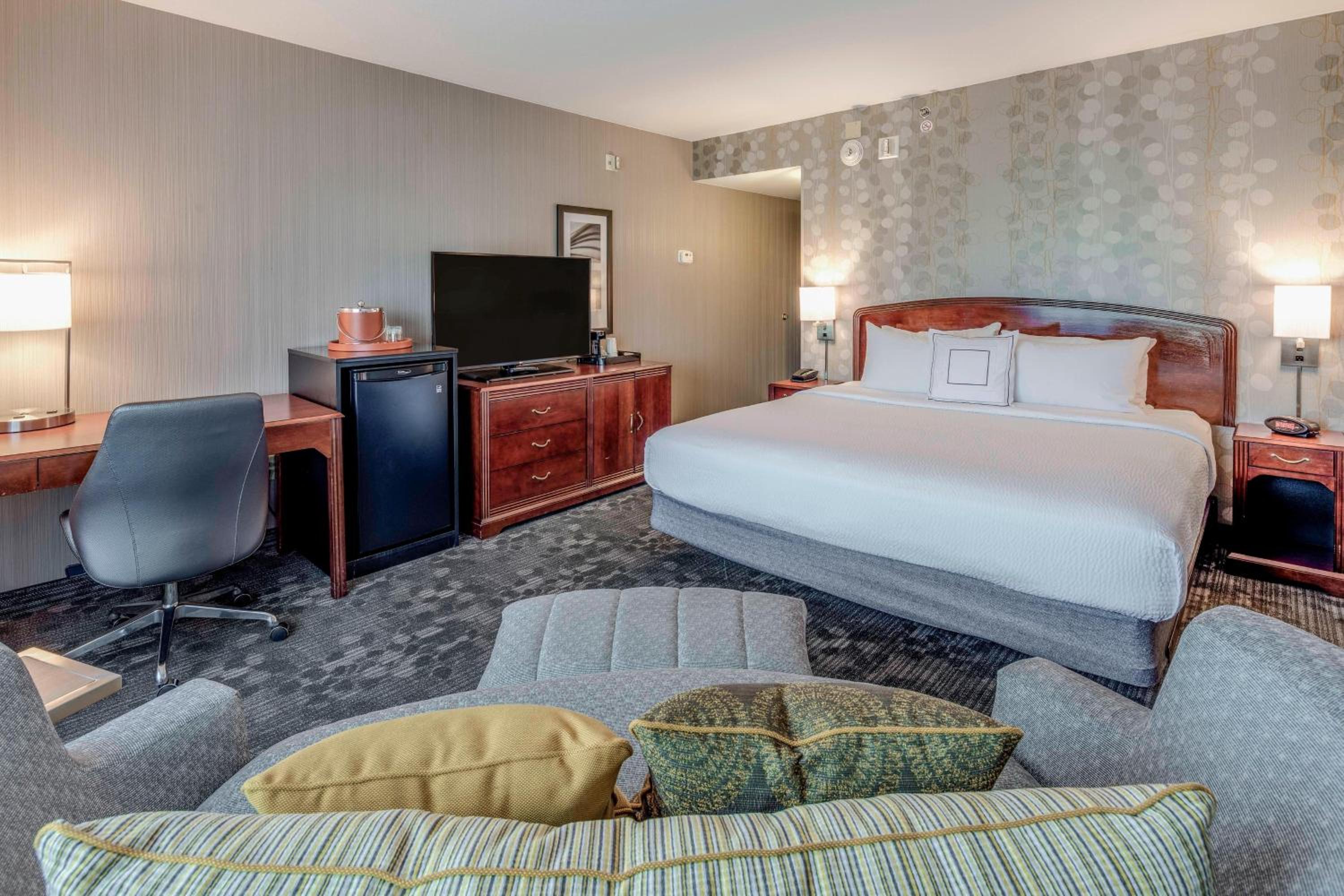 King Room with Sofa Bed - Hearing Accessible - Photo 1