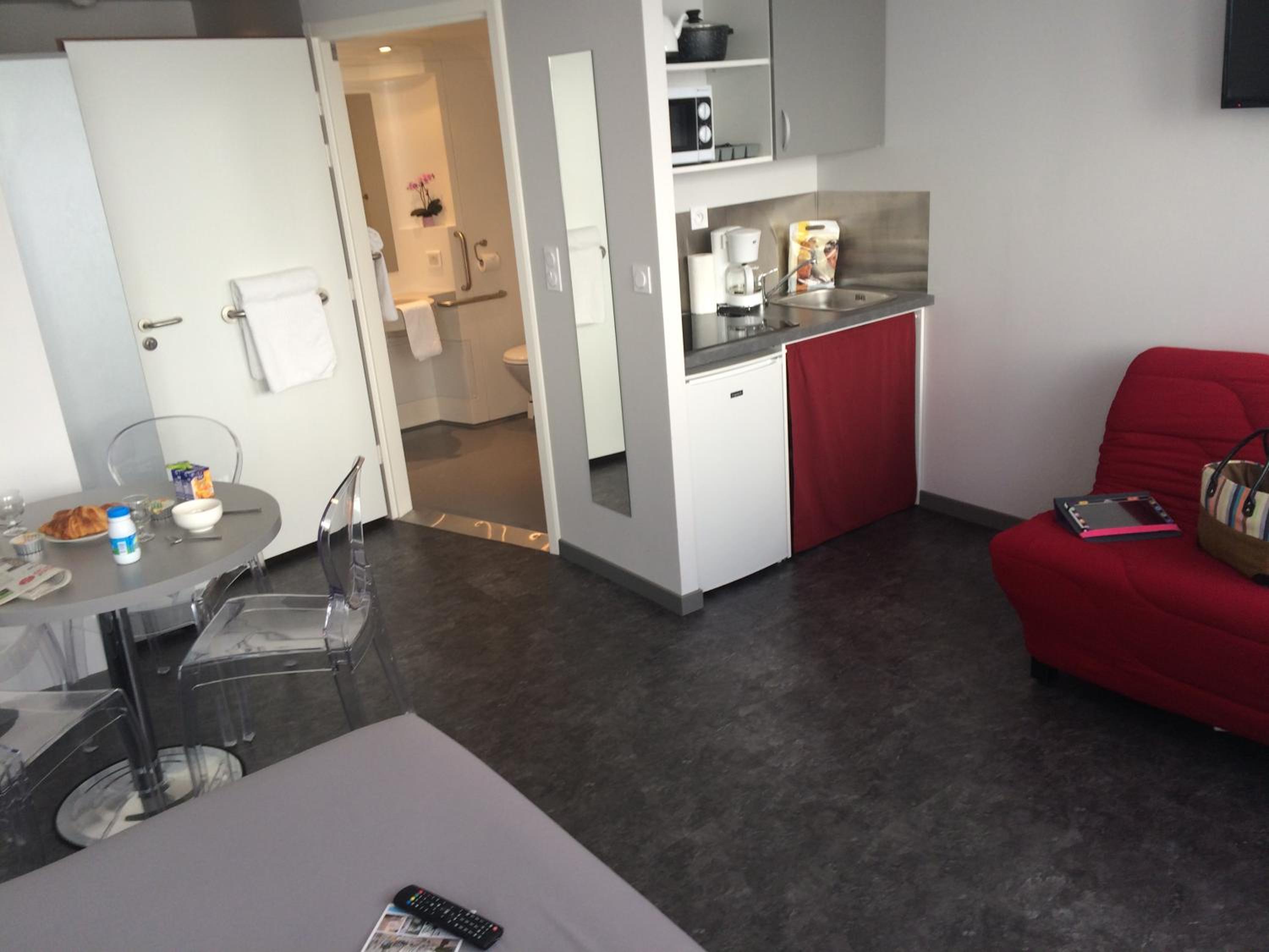 Family Studio (4 Adults) - Photo 6