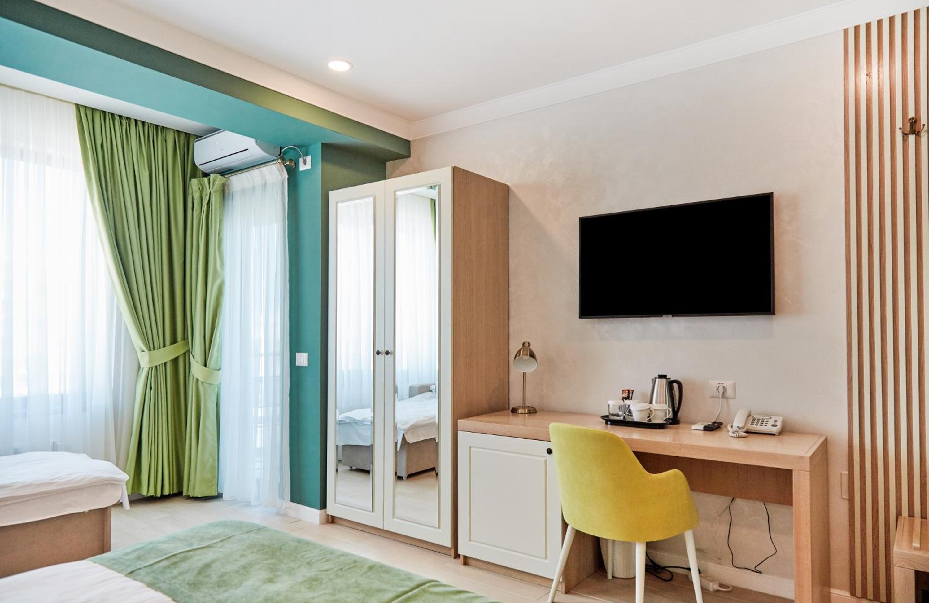Deluxe Double Room with Side Sea View