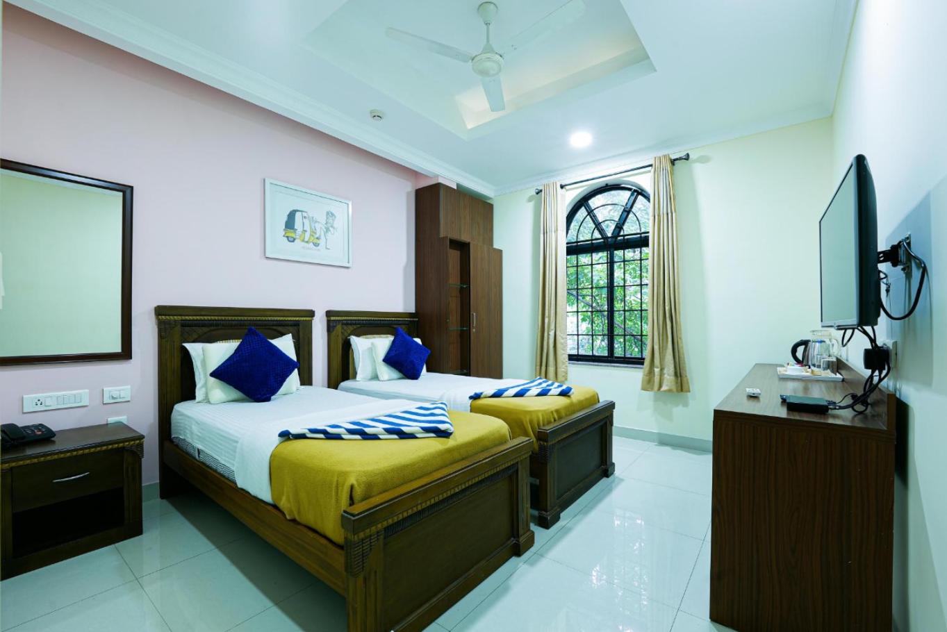 Deluxe Twin Room - Photo 9