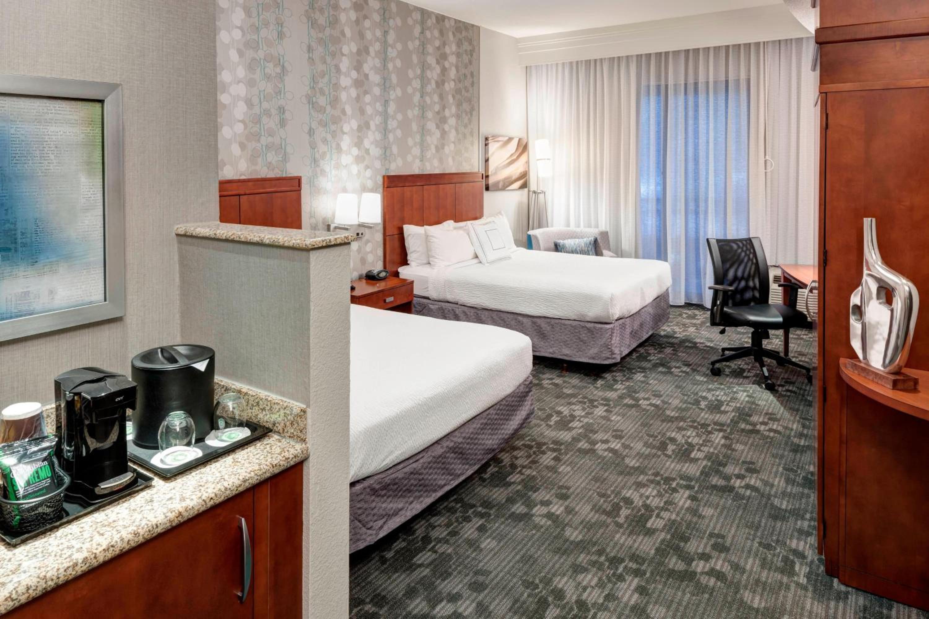 Queen Room with Two Queen Beds and Roll-In Shower - Mobility Access - Photo 1