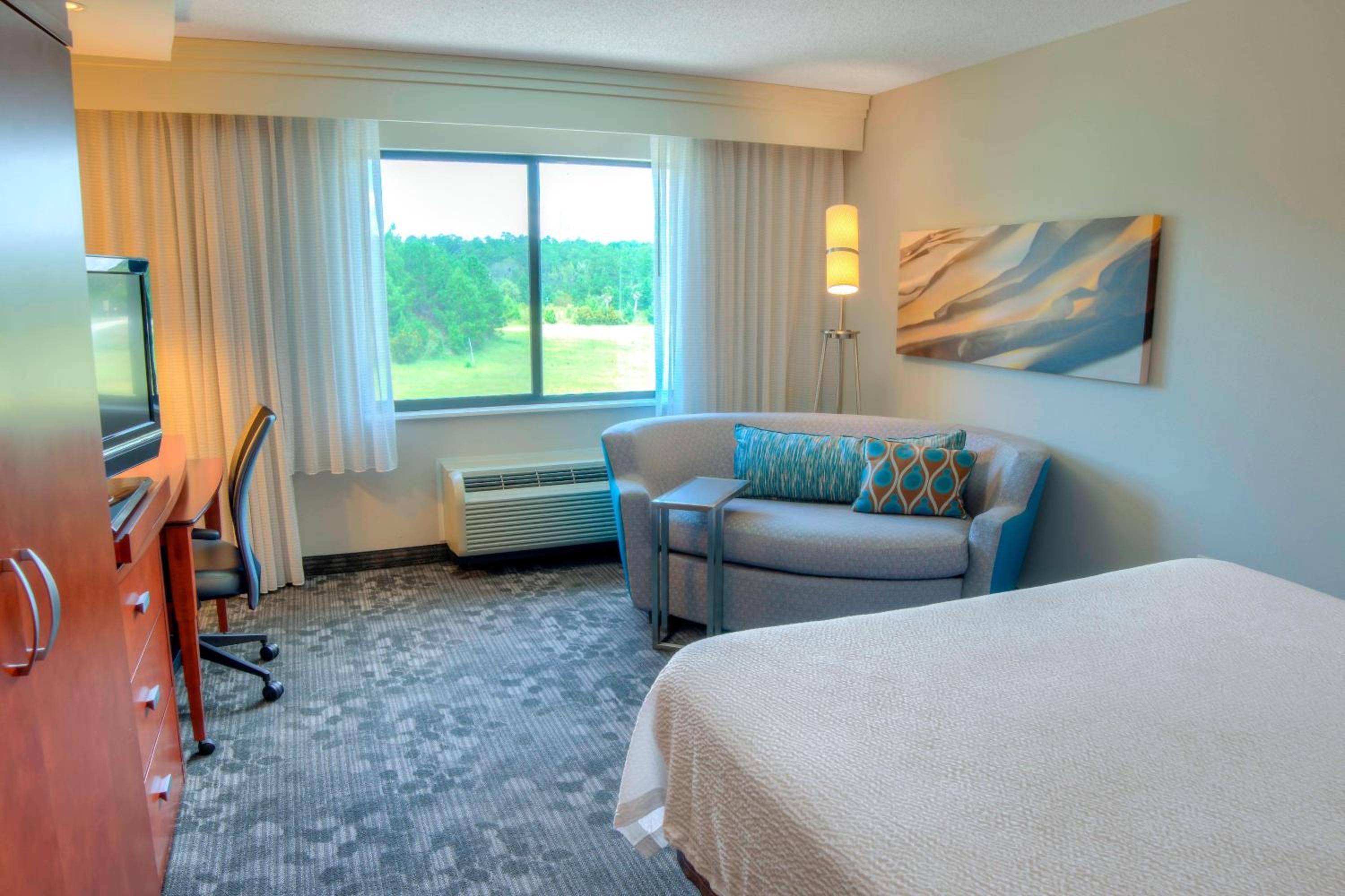 King Room with Sofa Bed - Photo 1