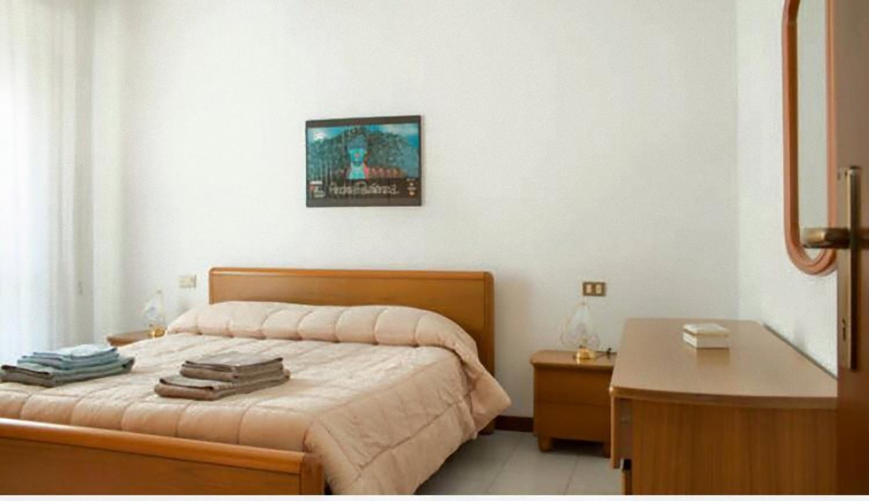 One-Bedroom Apartment with 2 Balconies photo 3