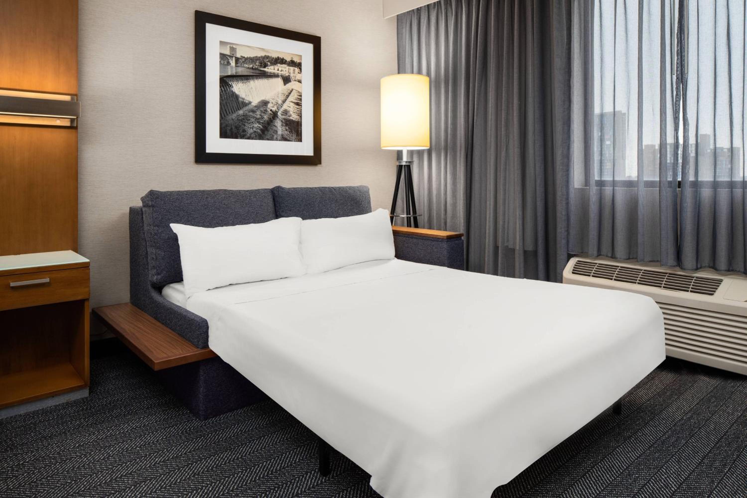 King Room with City View and Sofa Bed - Photo 6