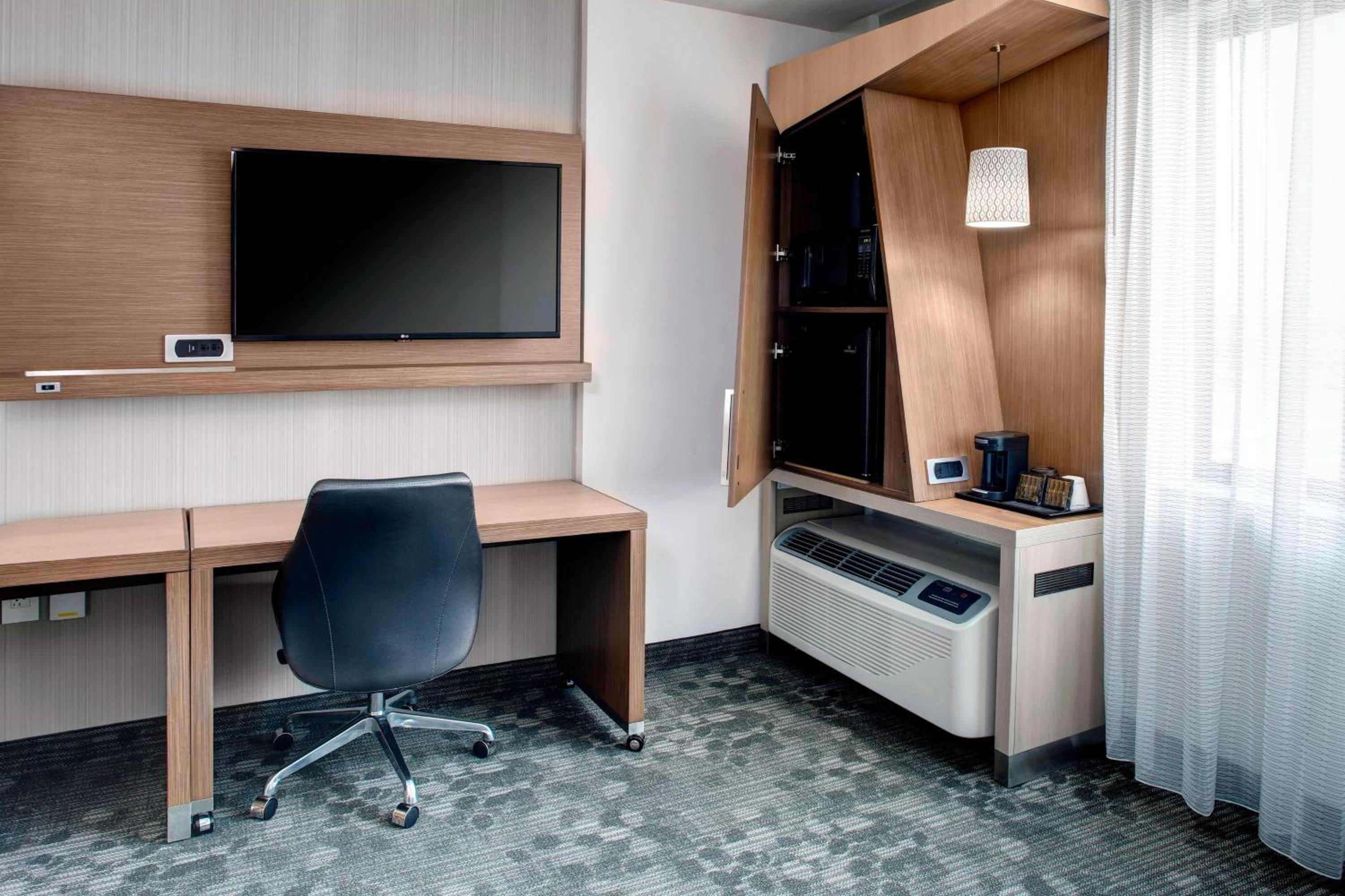King Room with Tub - Mobility and Hearing Accessible/High floor