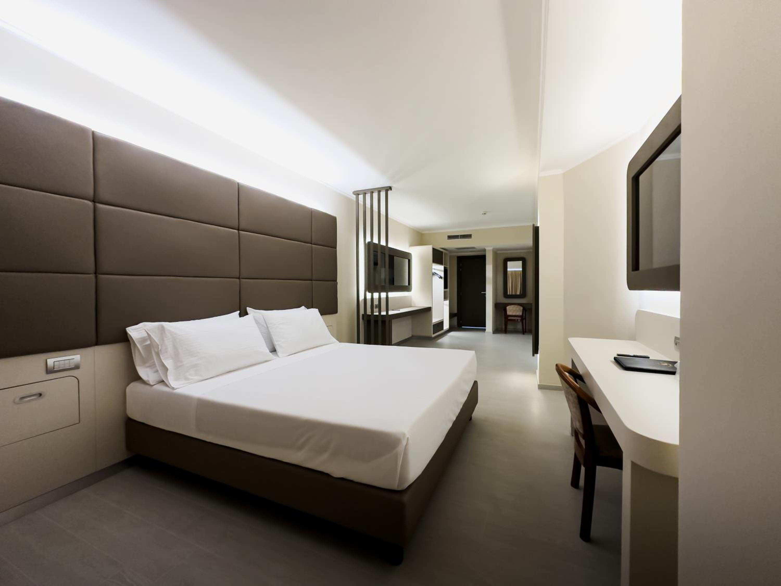 Deluxe Junior Suite - Photo 3