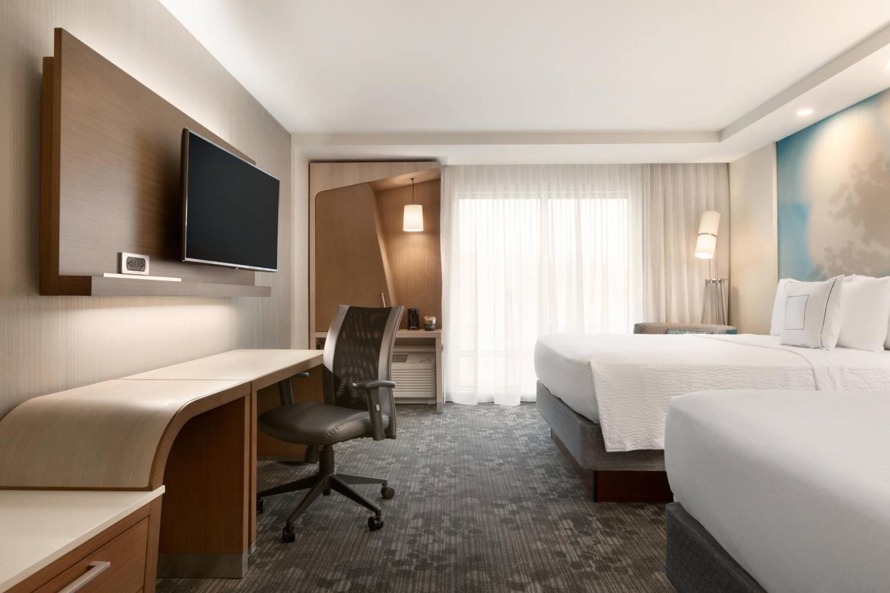 Queen Room with Two Queen Beds and Bathtub - Mobility Access/Hearing Accessible photo 2