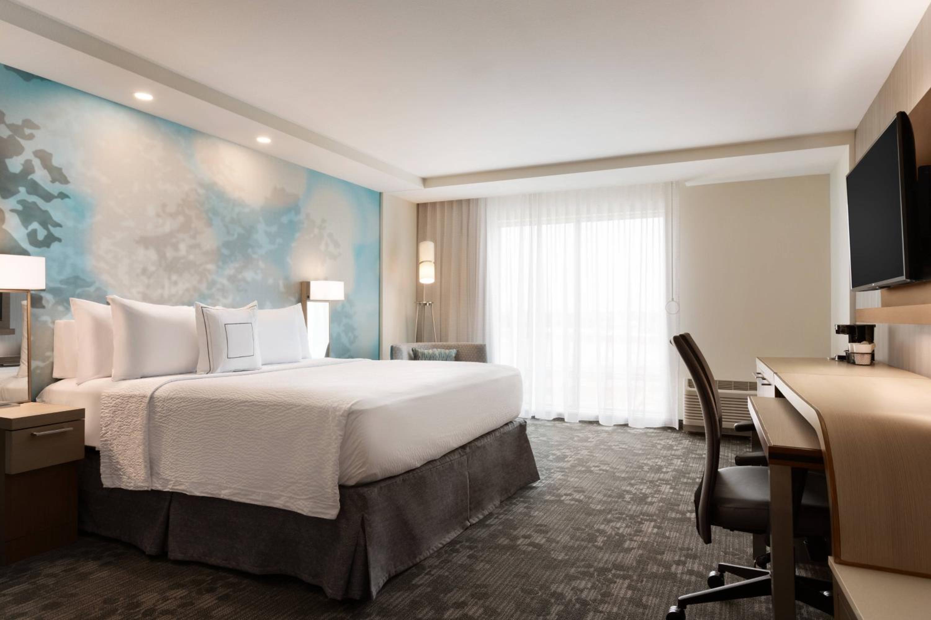 King Room with Sofa Bed - Mobility Access/Bathtub photo 1