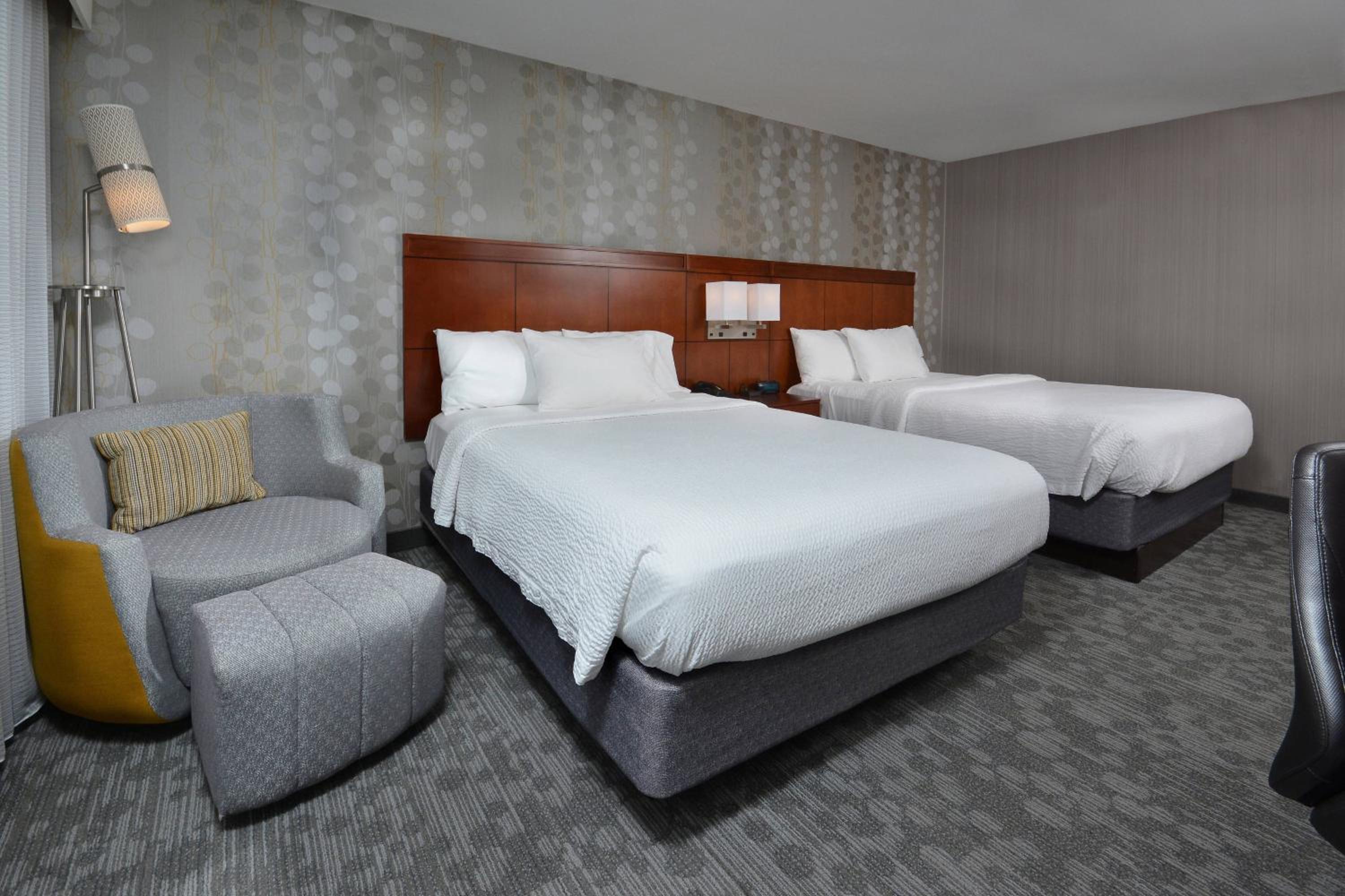 Queen Room with Two Queen Beds - Hearing Accessible photo 3