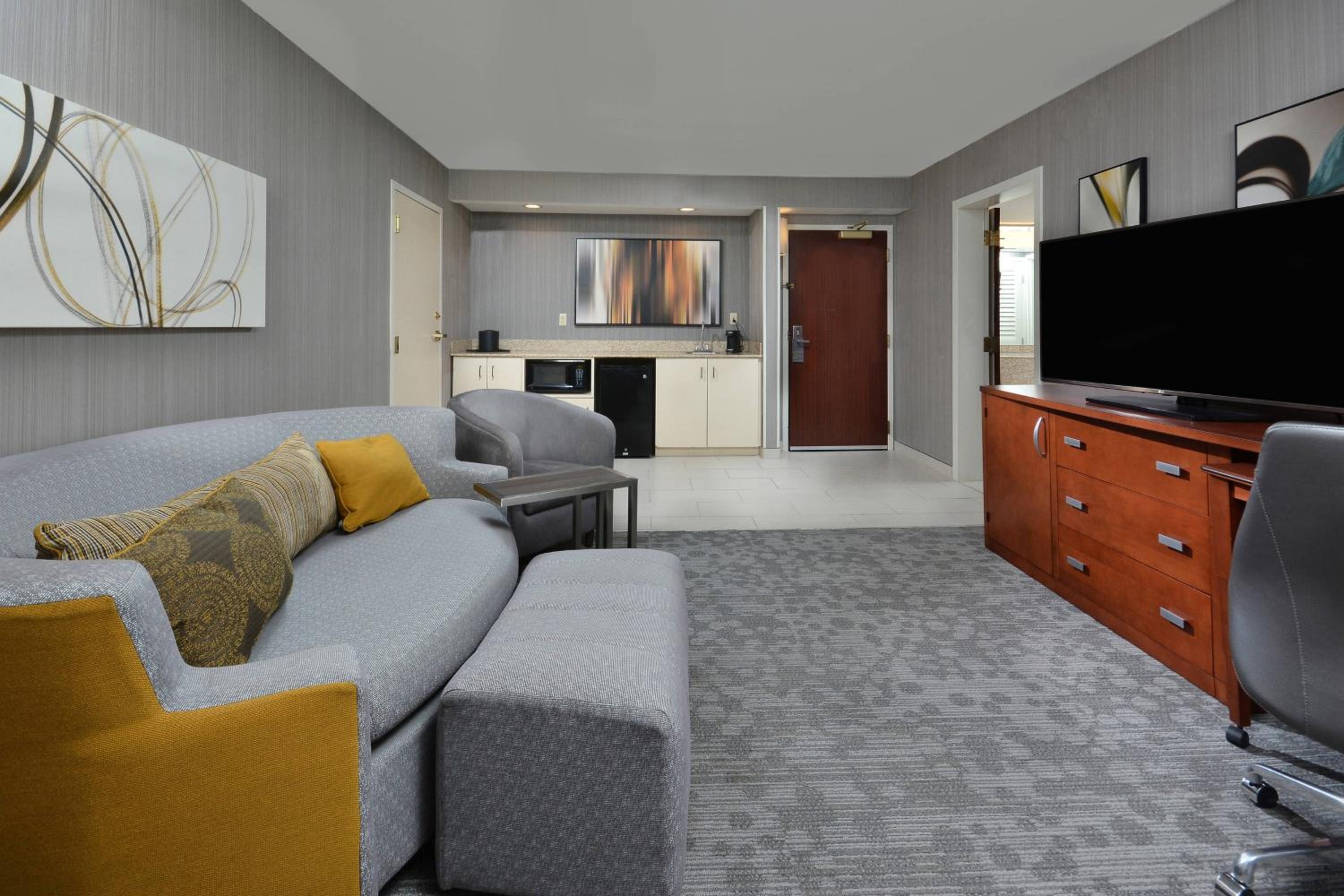 One-Bedroom King Suite with Sofa Bed - Hearing Accessible