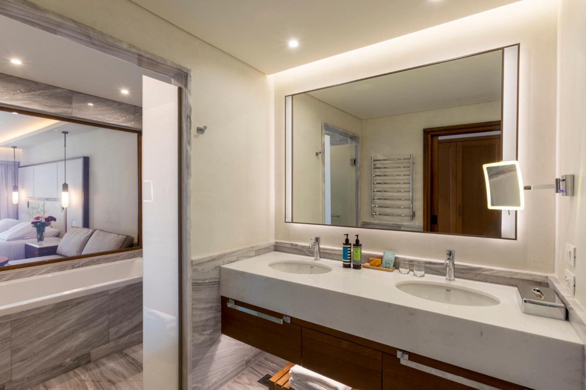 Premium Junior Family Suite - Photo 2
