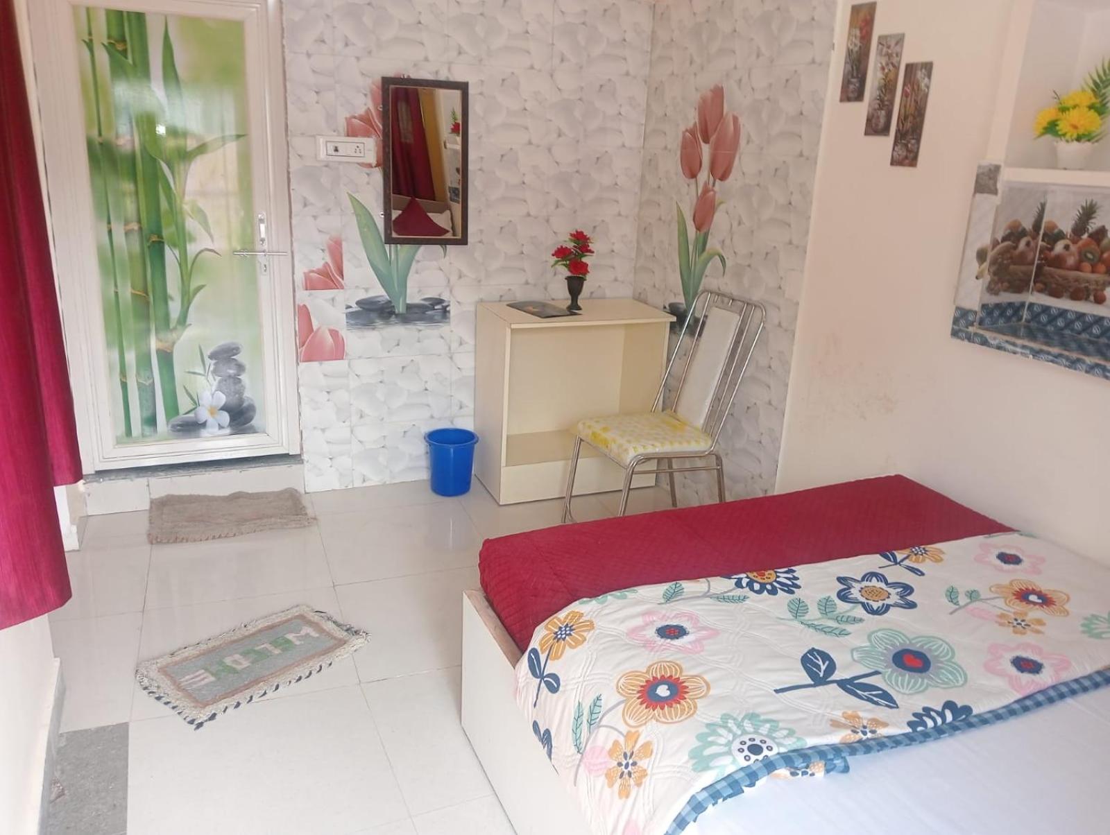 Queen Room photo 1