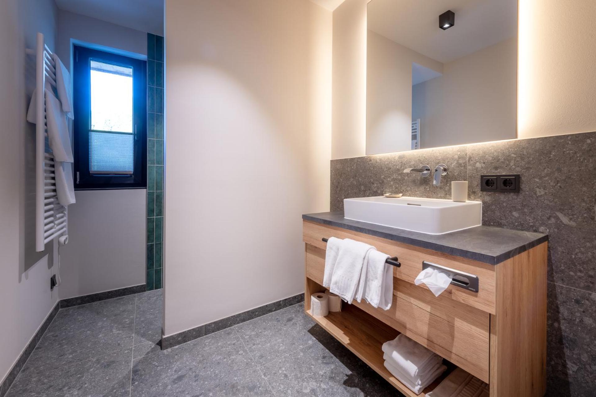 Two-Bedroom Apartment with Balcony photo 2