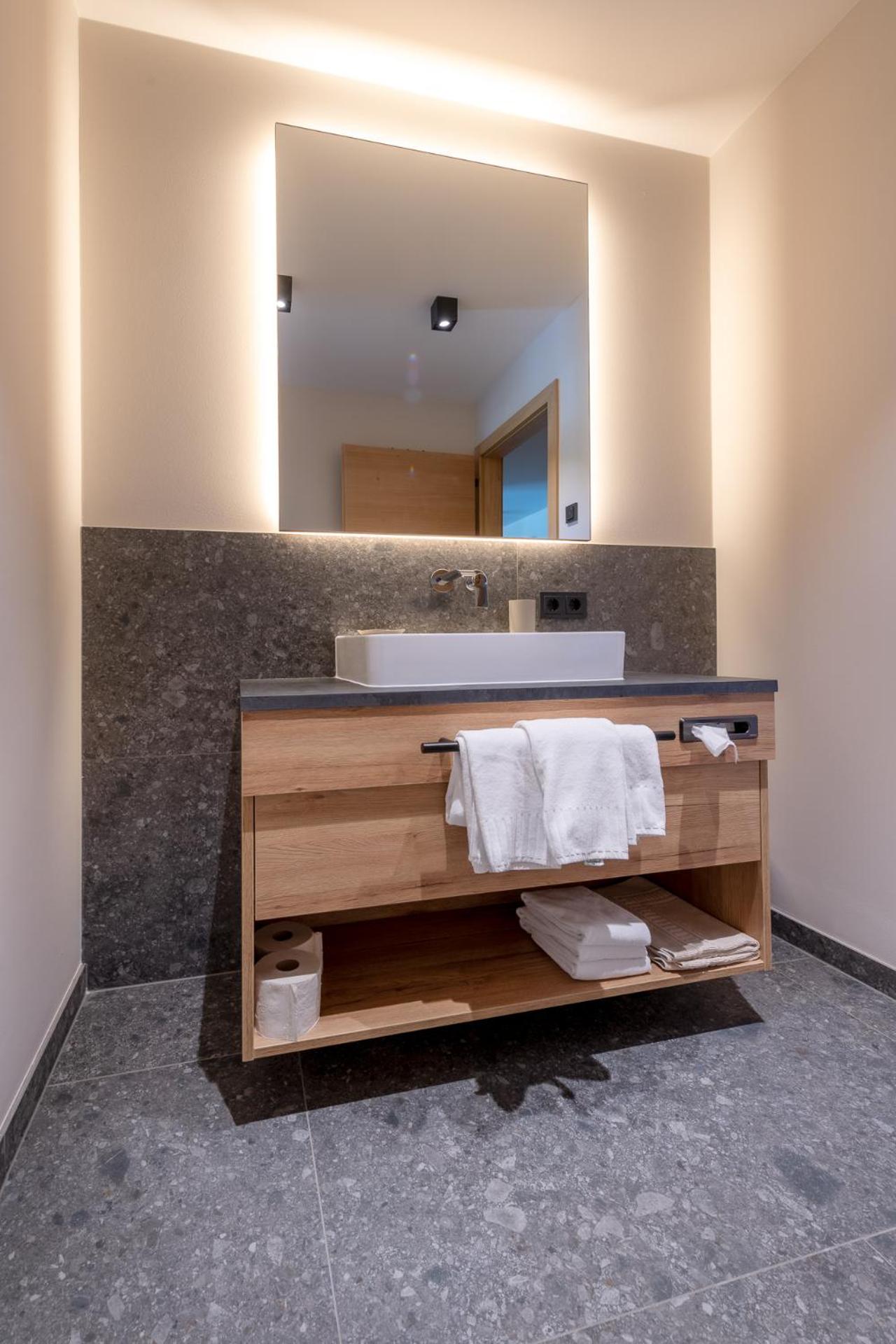 One-Bedroom Apartment with Balcony photo 1